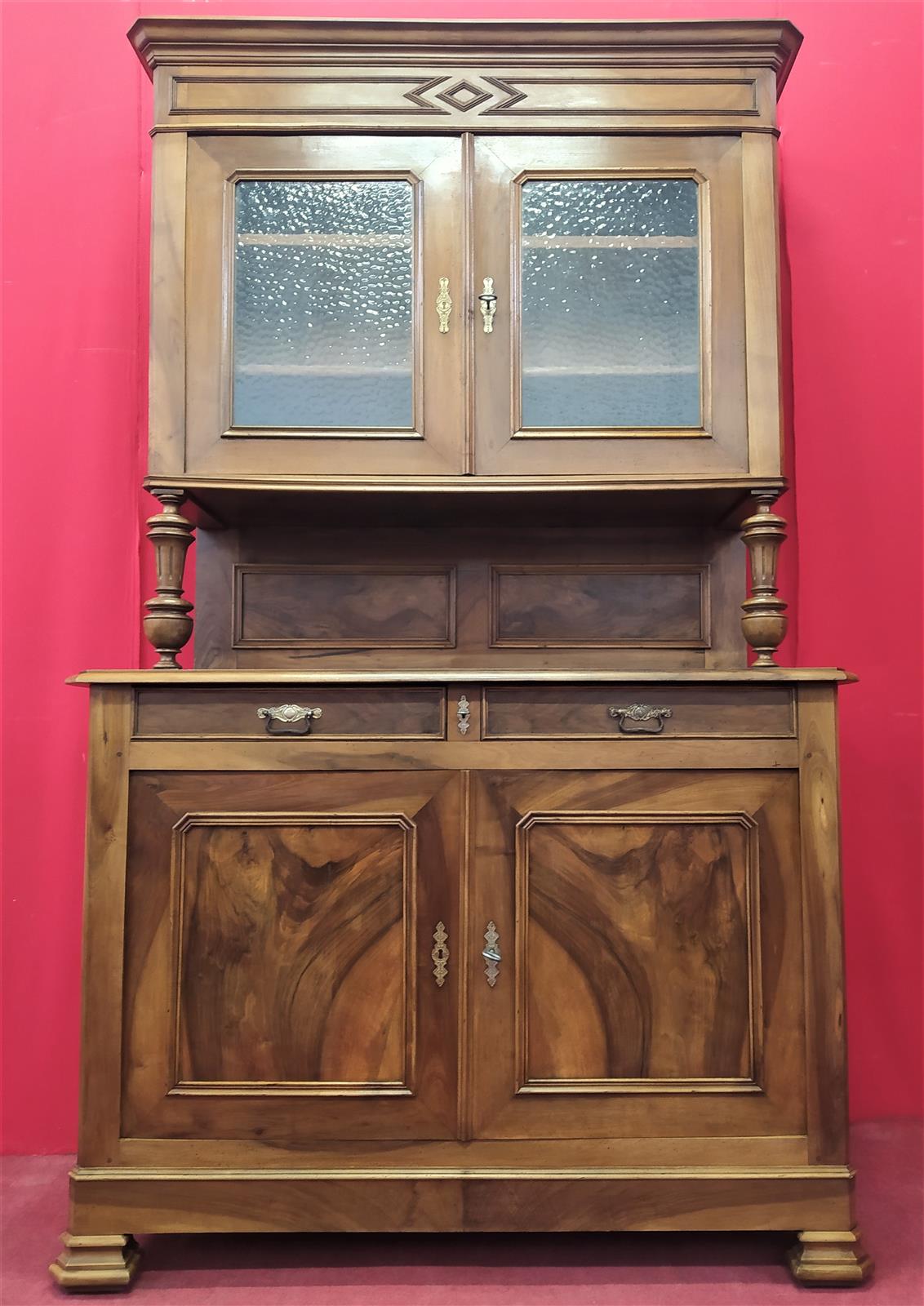 Credenza due porte con vetrina superiore