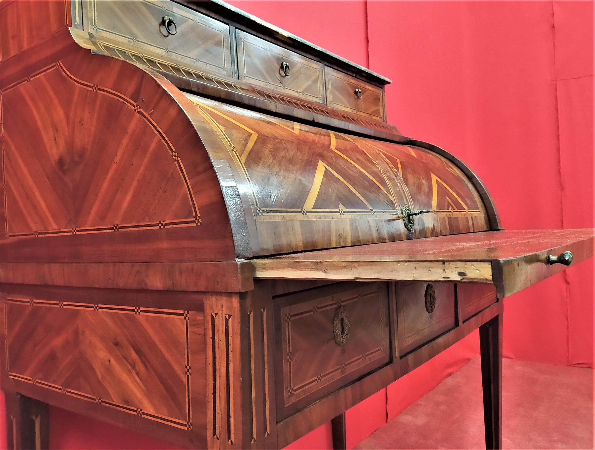 Louis XVI cylinder writing desk inlaid