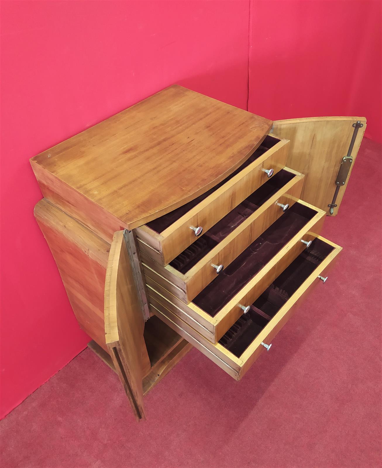 Decò cutlery cabinet