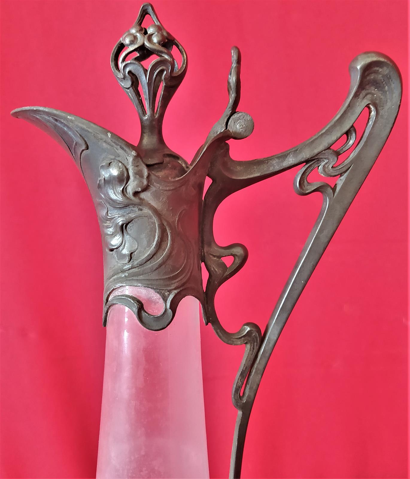 Brocca Art Nouveau in vetro e metallo