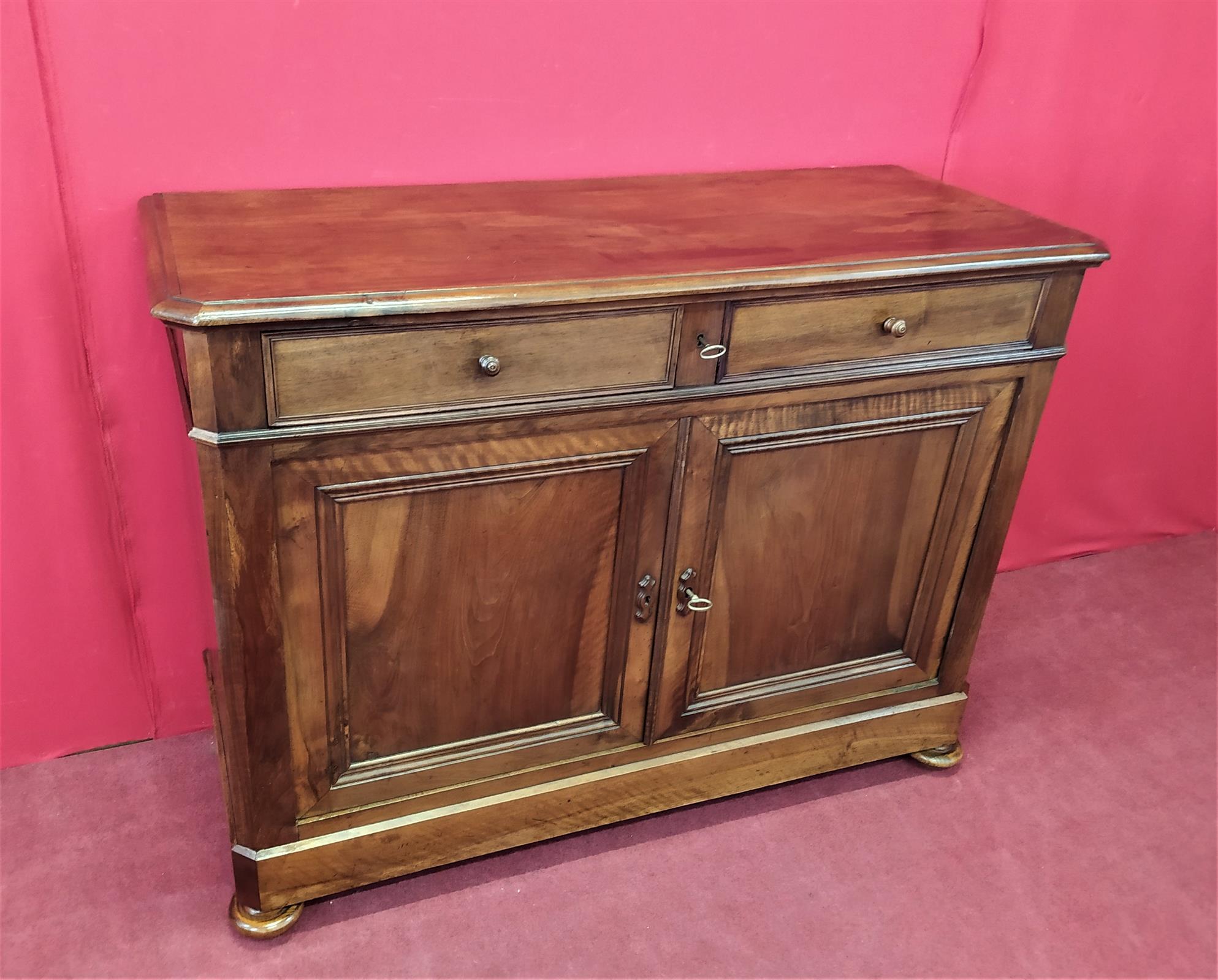 Venetian sideboard with two doors and two drawers