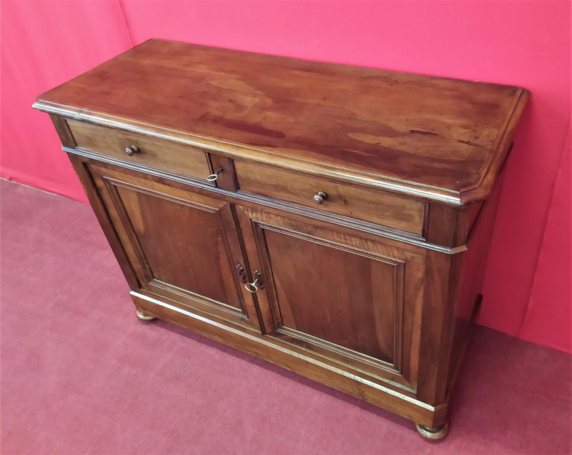 Venetian sideboard with two doors and two drawers