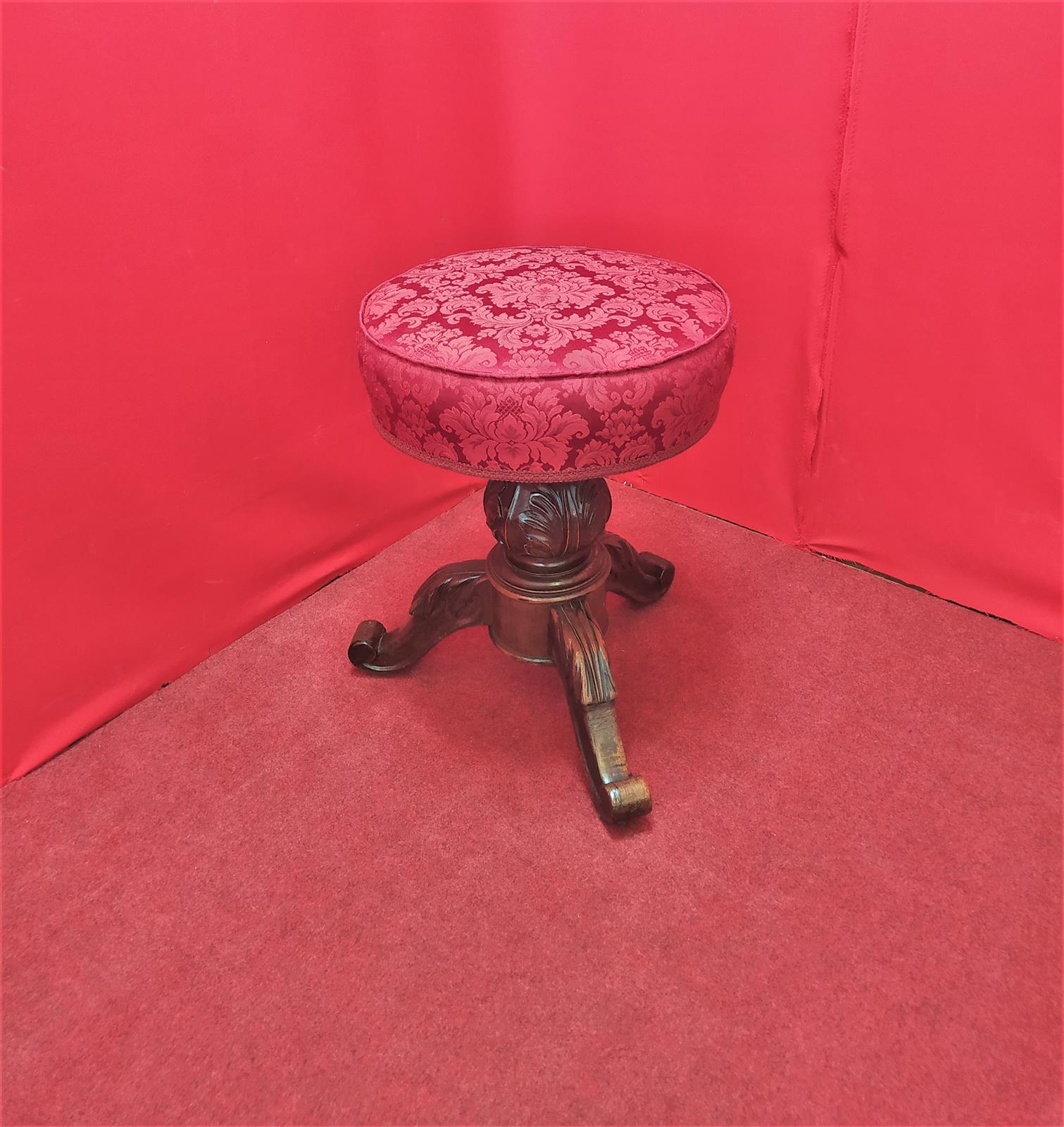 Pianist stool