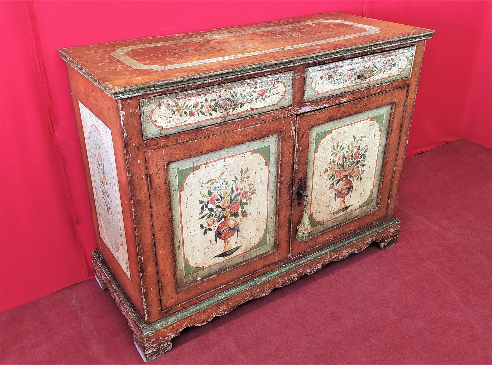 Small lacquered sideboard
