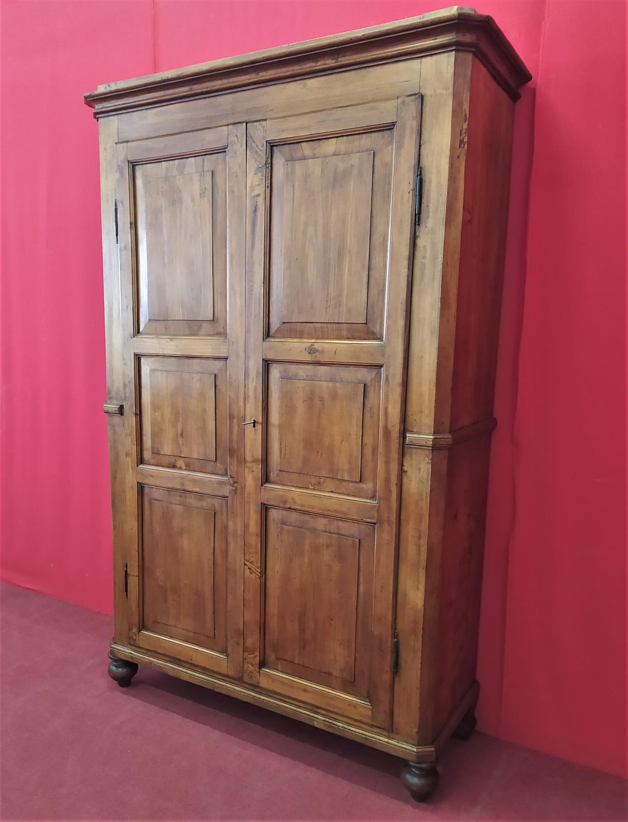 Two-door wardrobe in white poplar