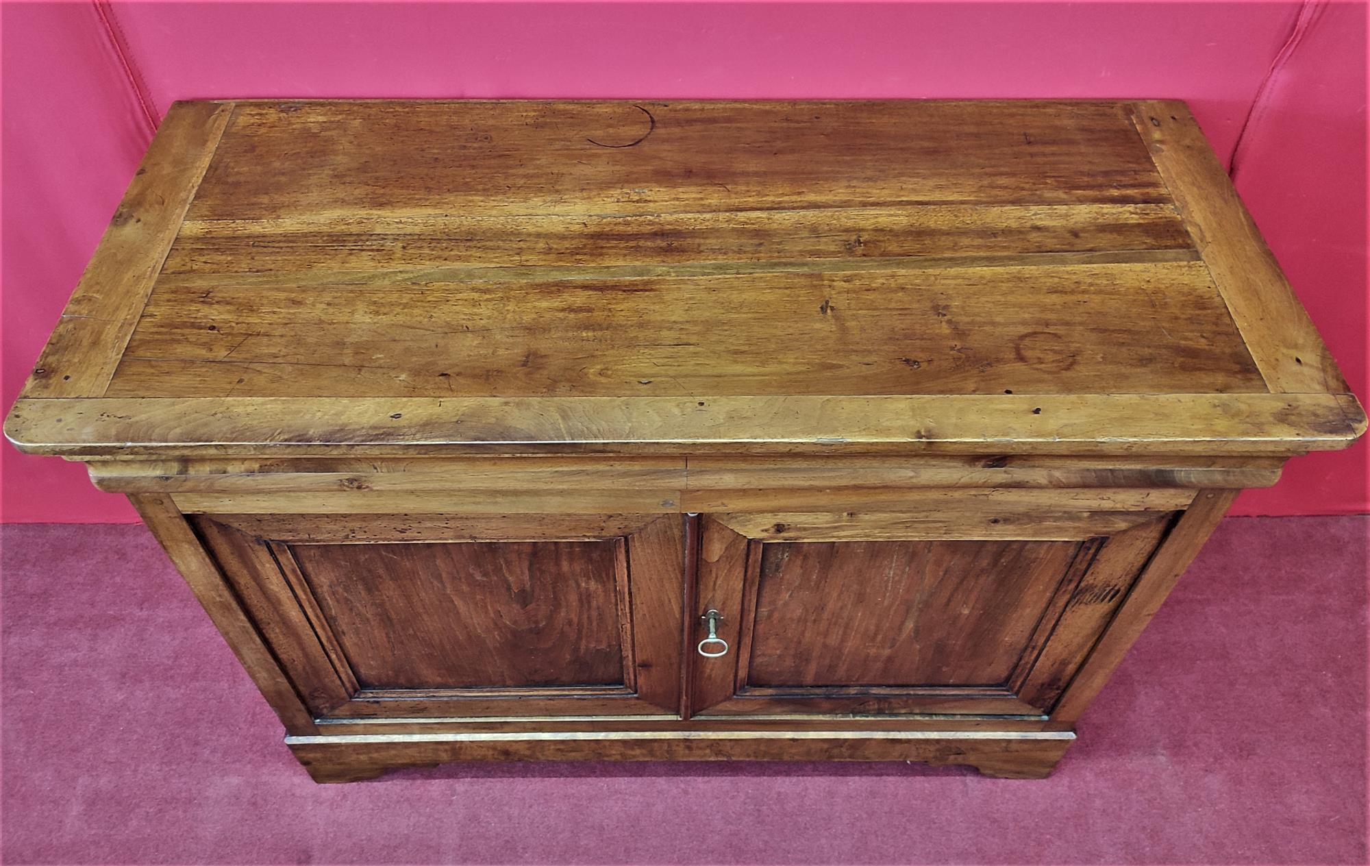 Credenza in Noce con pannelli in Olmo