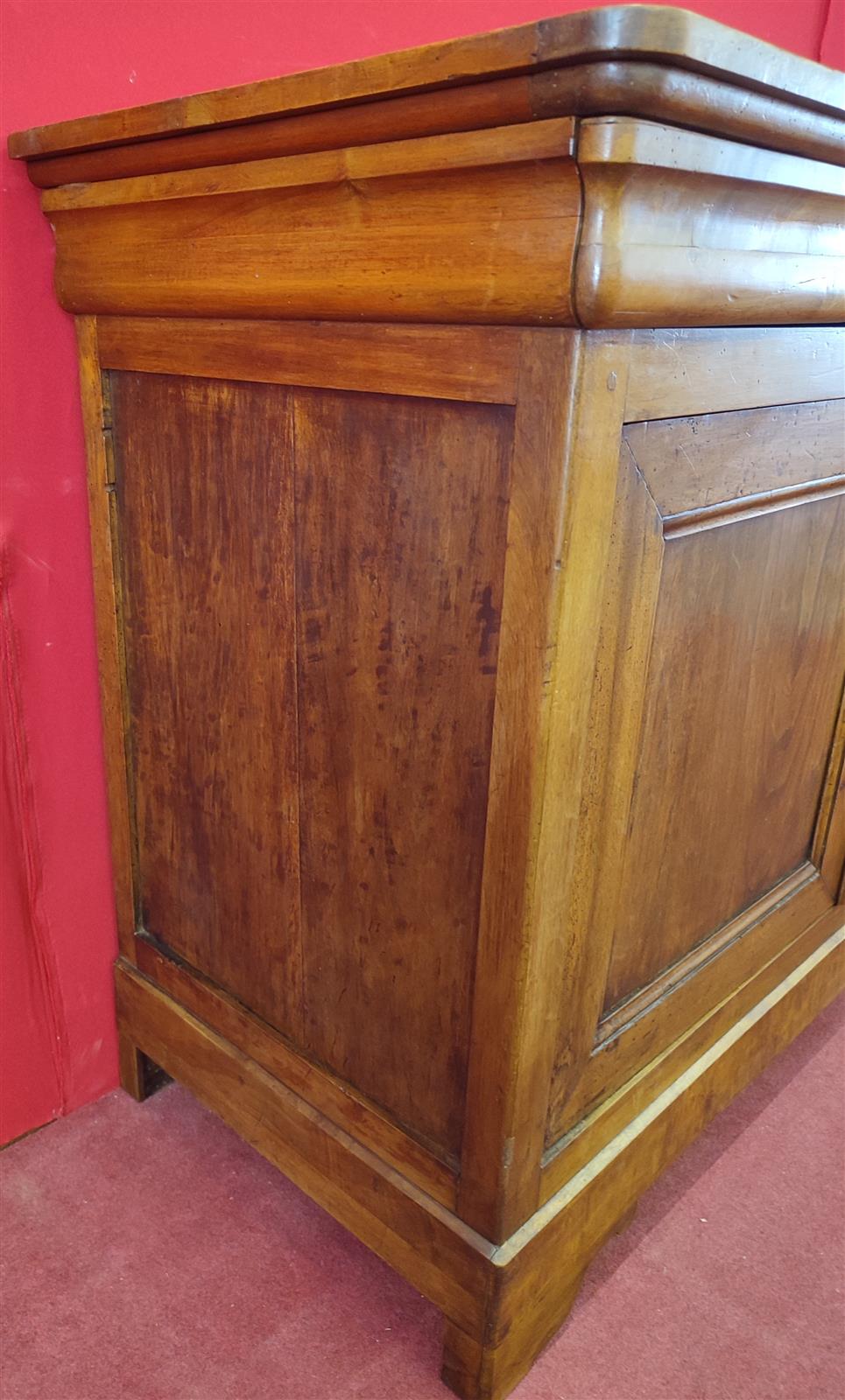 Credenza in Noce con pannelli in Olmo