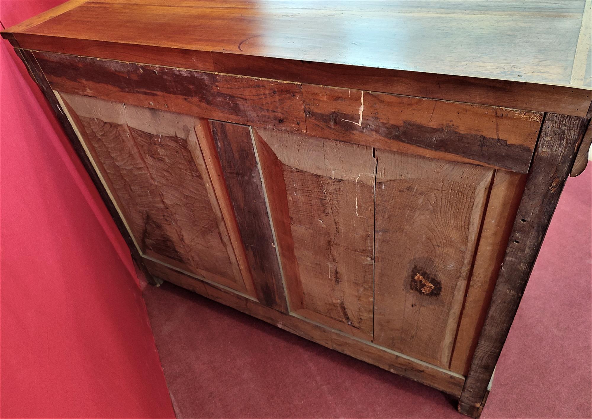 Credenza in Noce con pannelli in Olmo