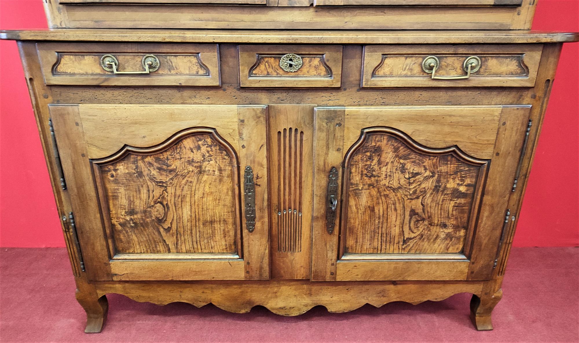 Credenza provenzale con alzata