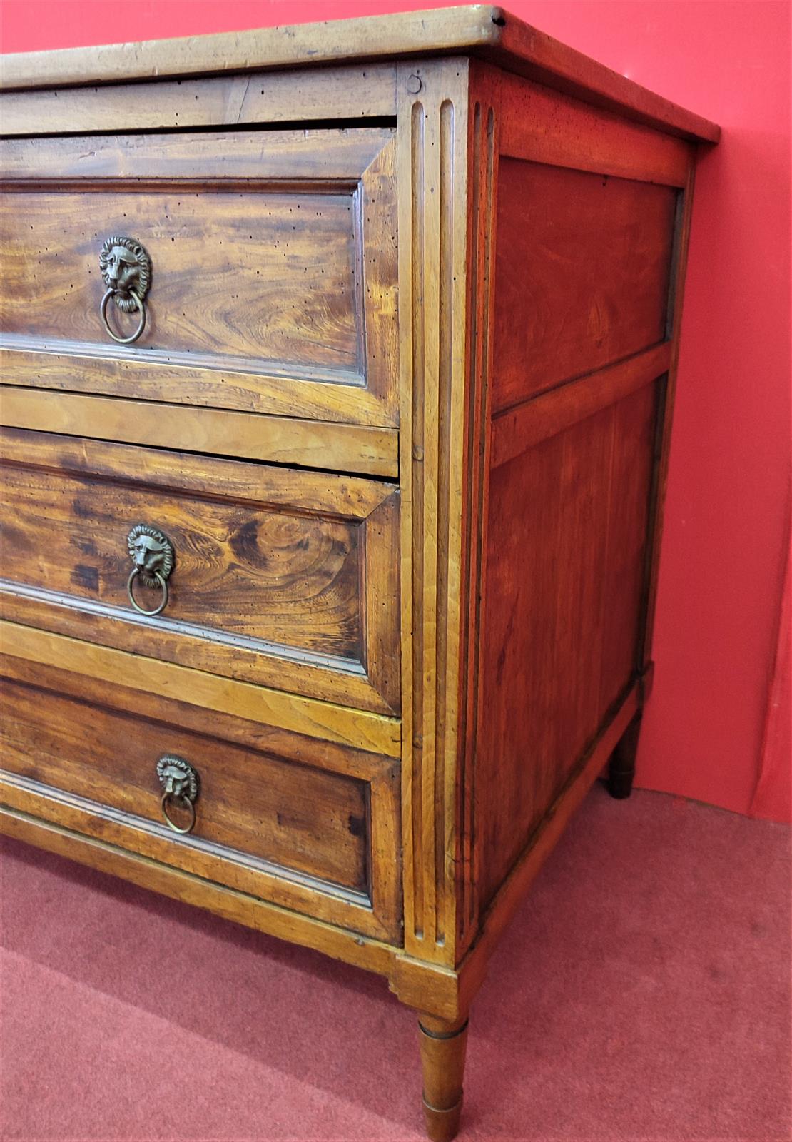 Louis XVI chest of drawers with turned leg