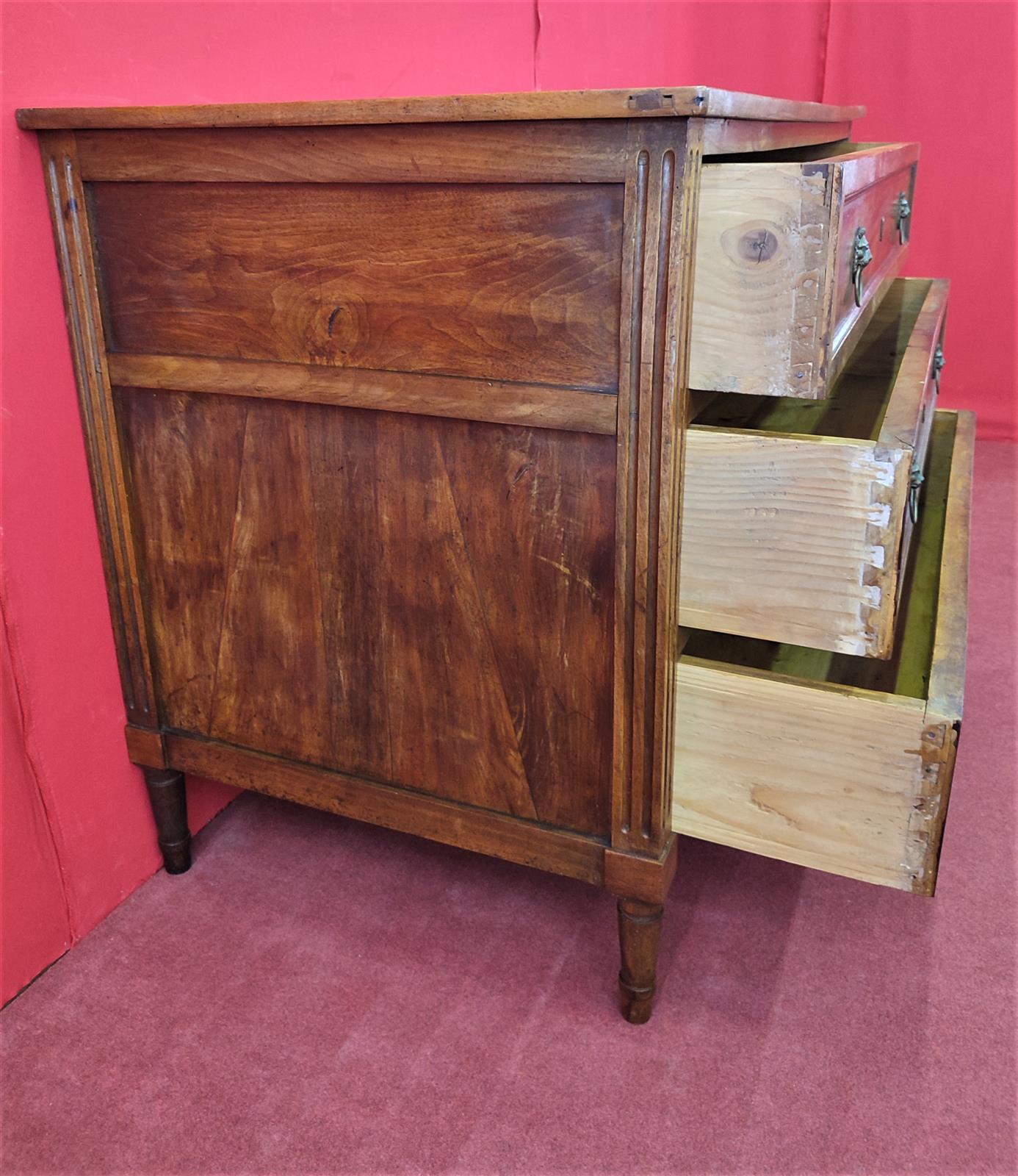 Louis XVI chest of drawers with turned leg