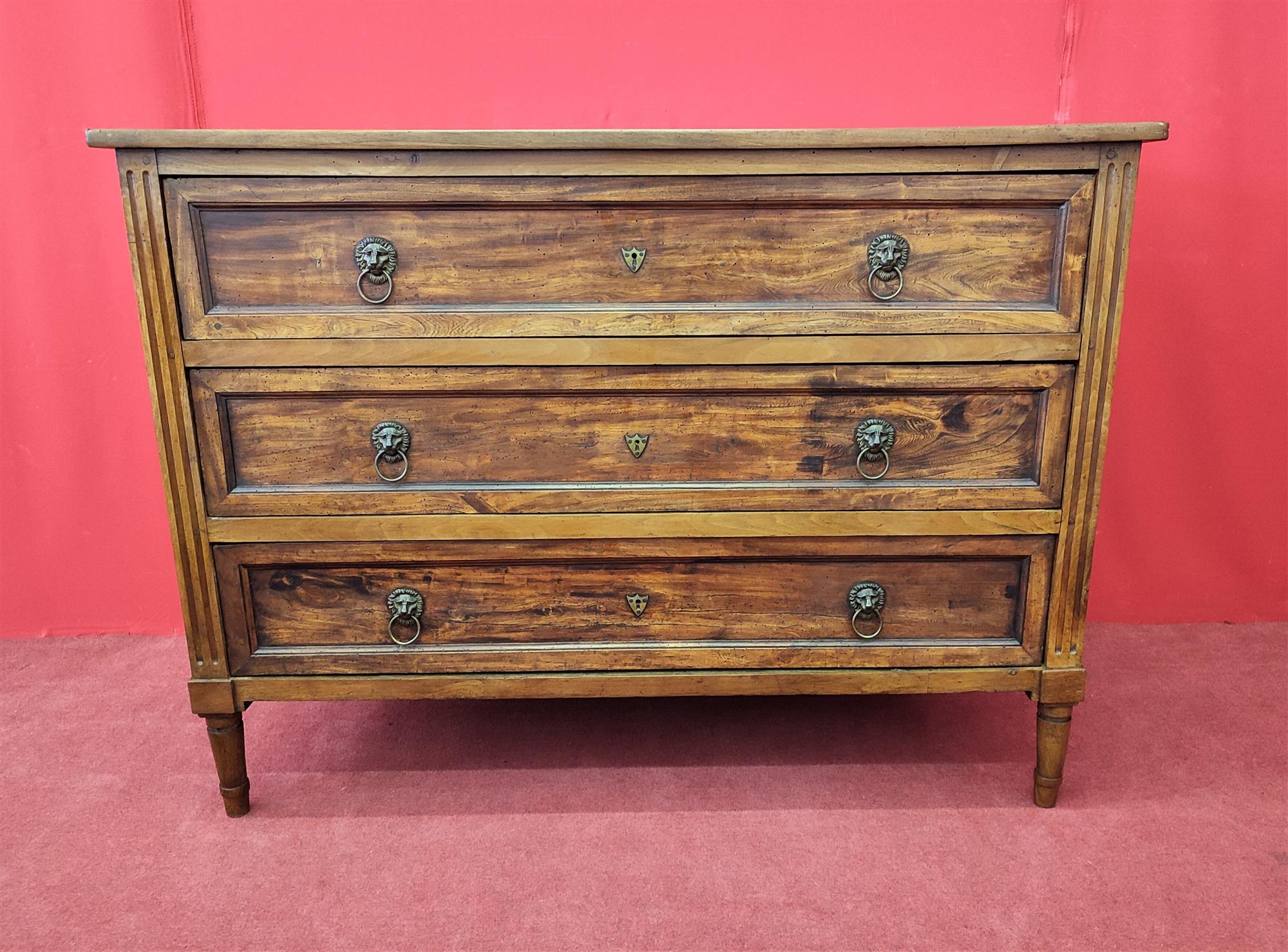 Louis XVI chest of drawers with turned leg