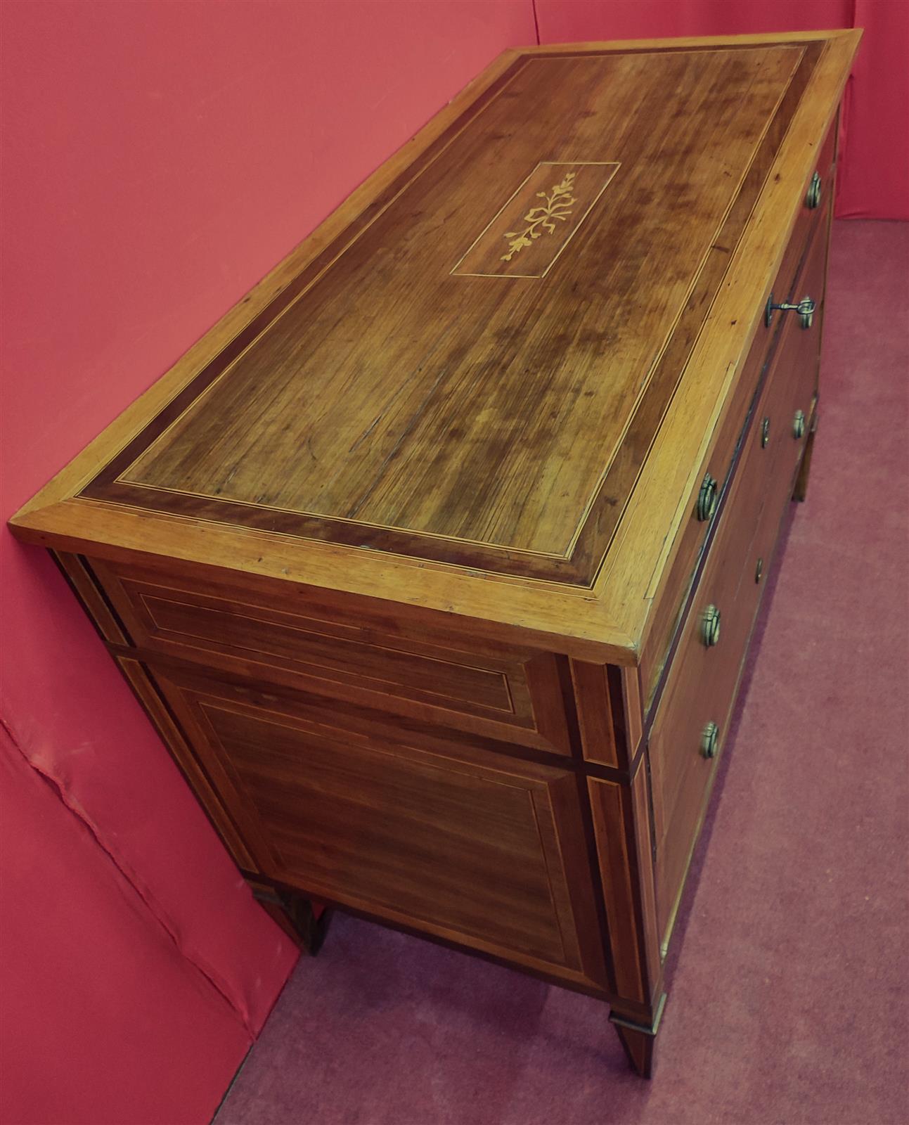 Louis XVI chest of drawers with inlays