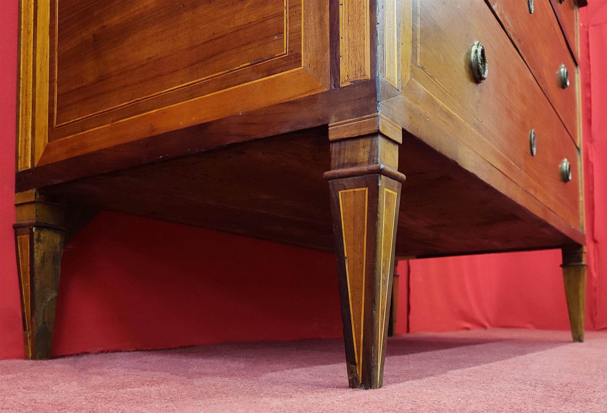 Louis XVI chest of drawers with inlays