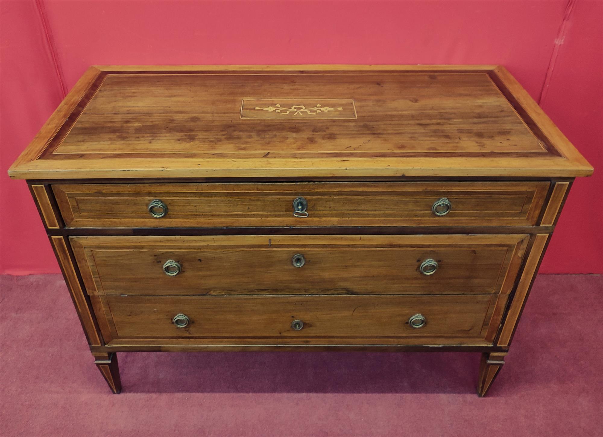 Louis XVI chest of drawers with inlays