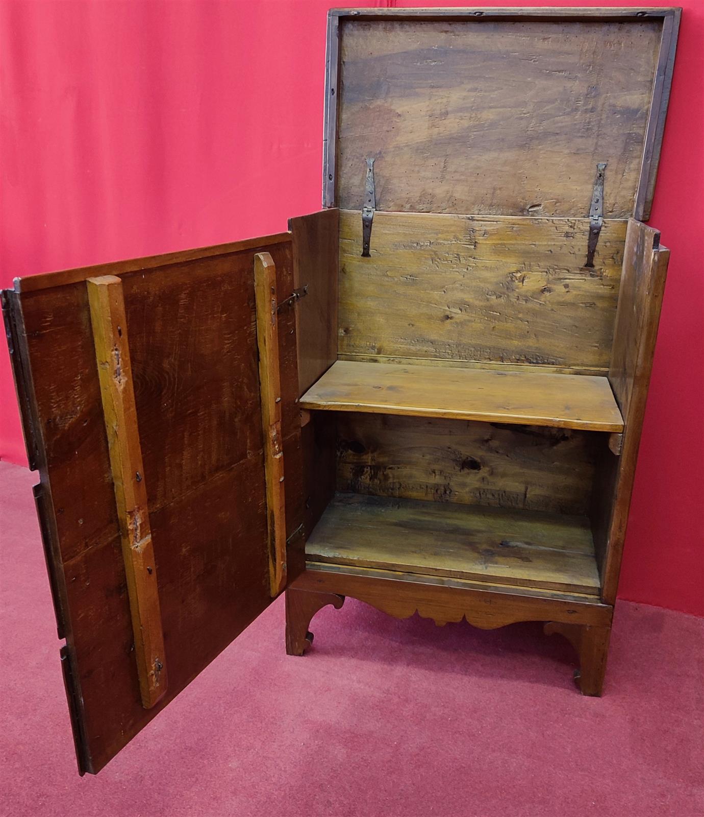 Pair of Emilian bedside tables