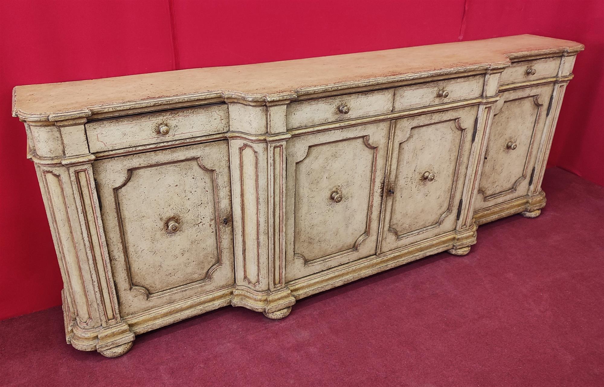 Credenza quattro porte laccata