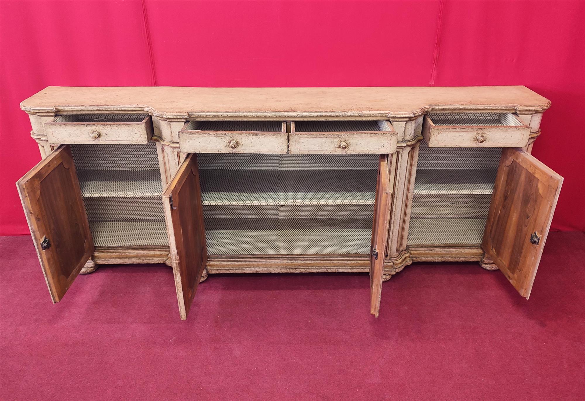 Credenza quattro porte laccata