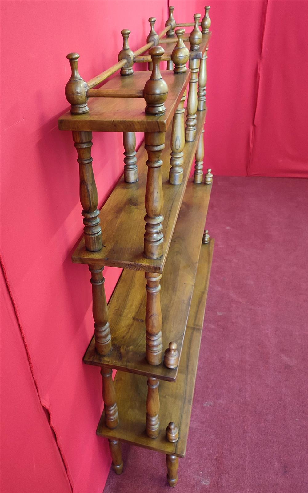 Etagere in noce italiana