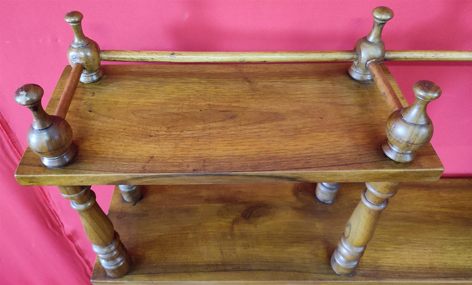 Etagere in noce italiana