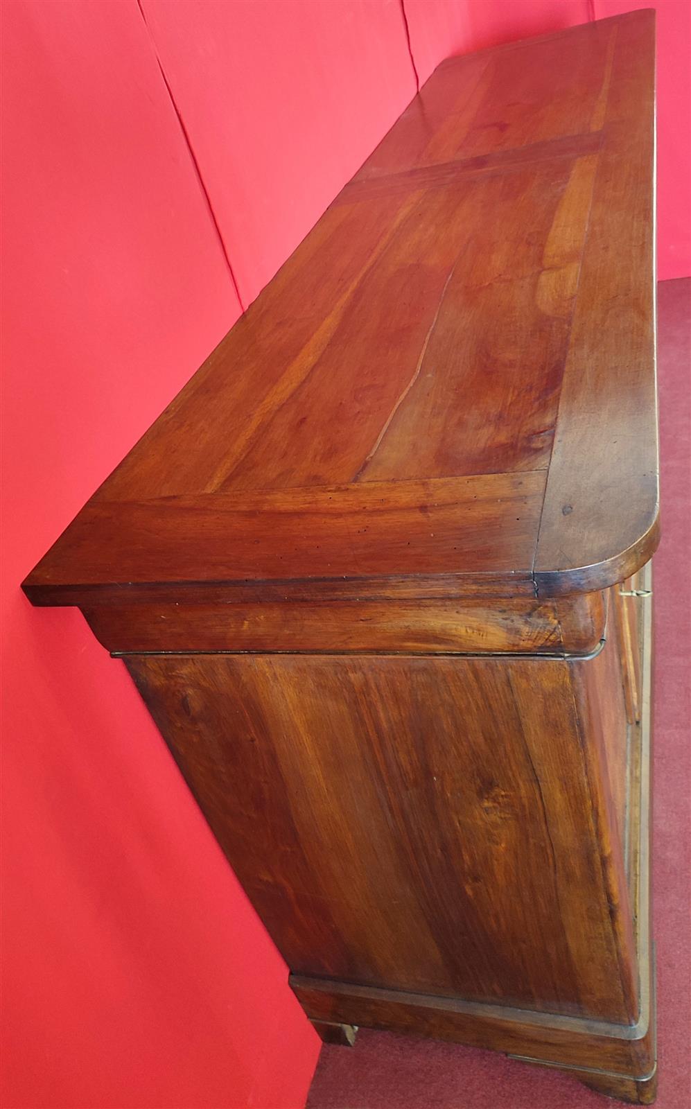 Credenza quattro porte tre cassetti