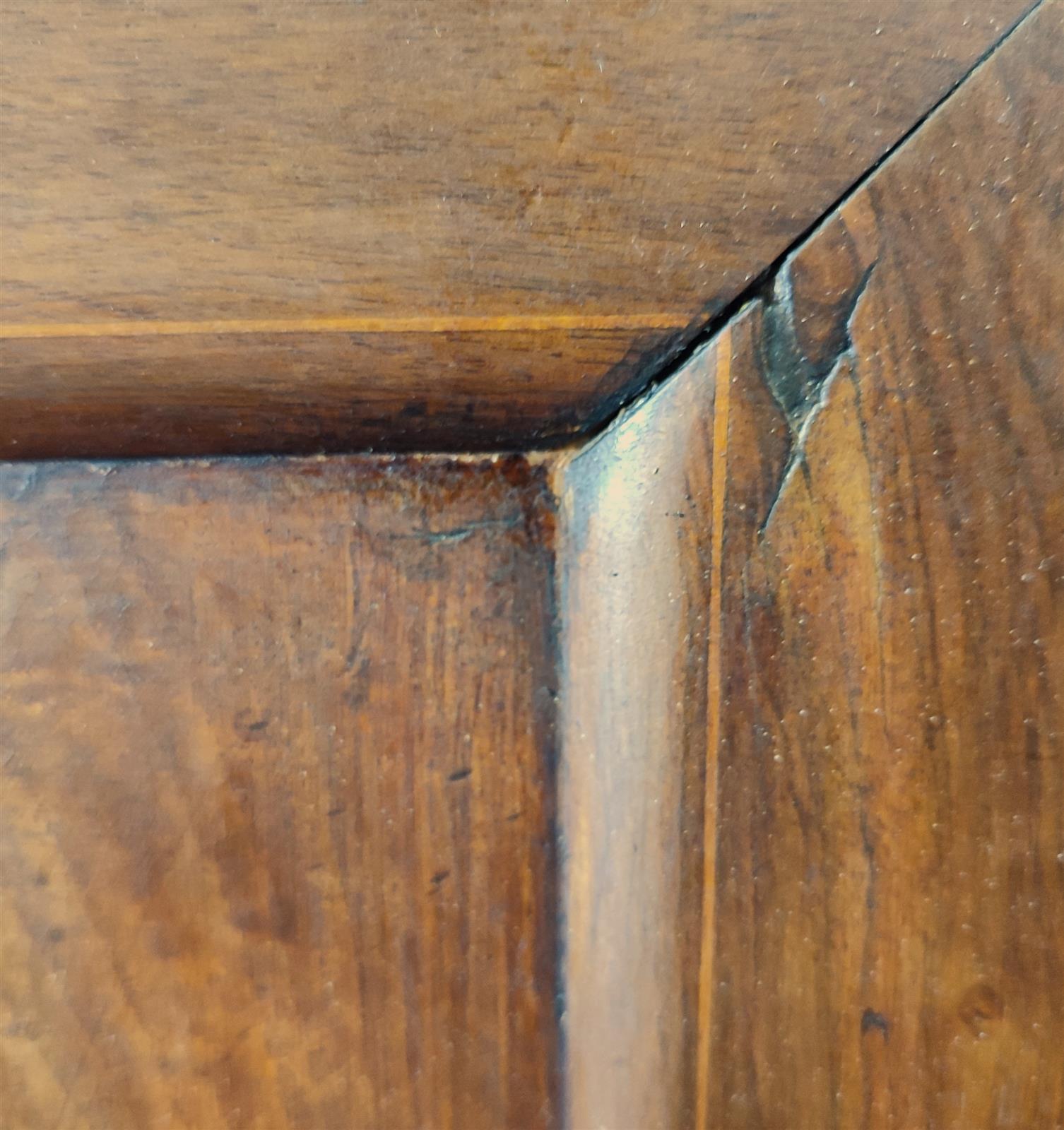 Credenza quattro porte tre cassetti