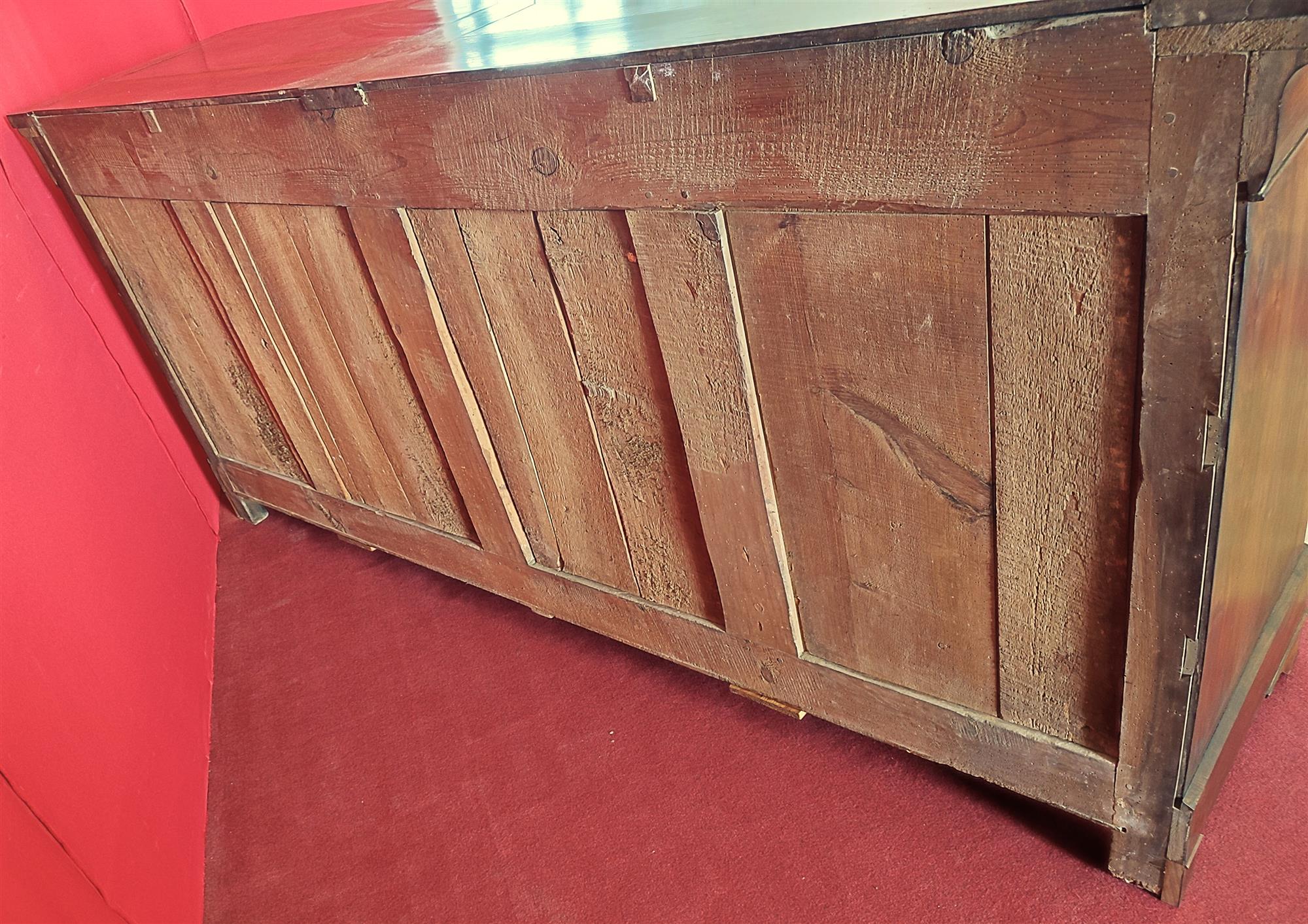 Credenza quattro porte tre cassetti