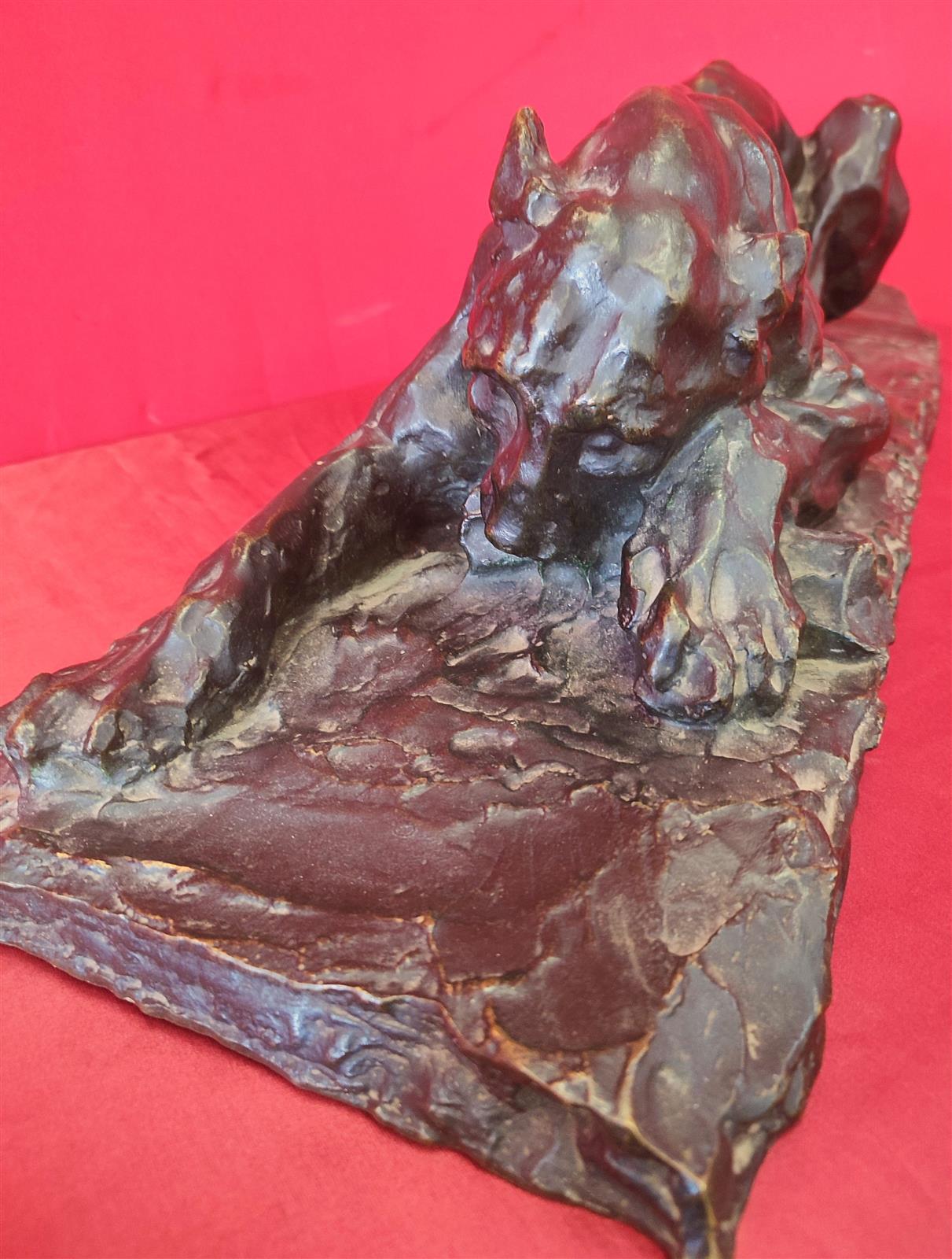 Leonessa che sbrana fusione in Bronzo