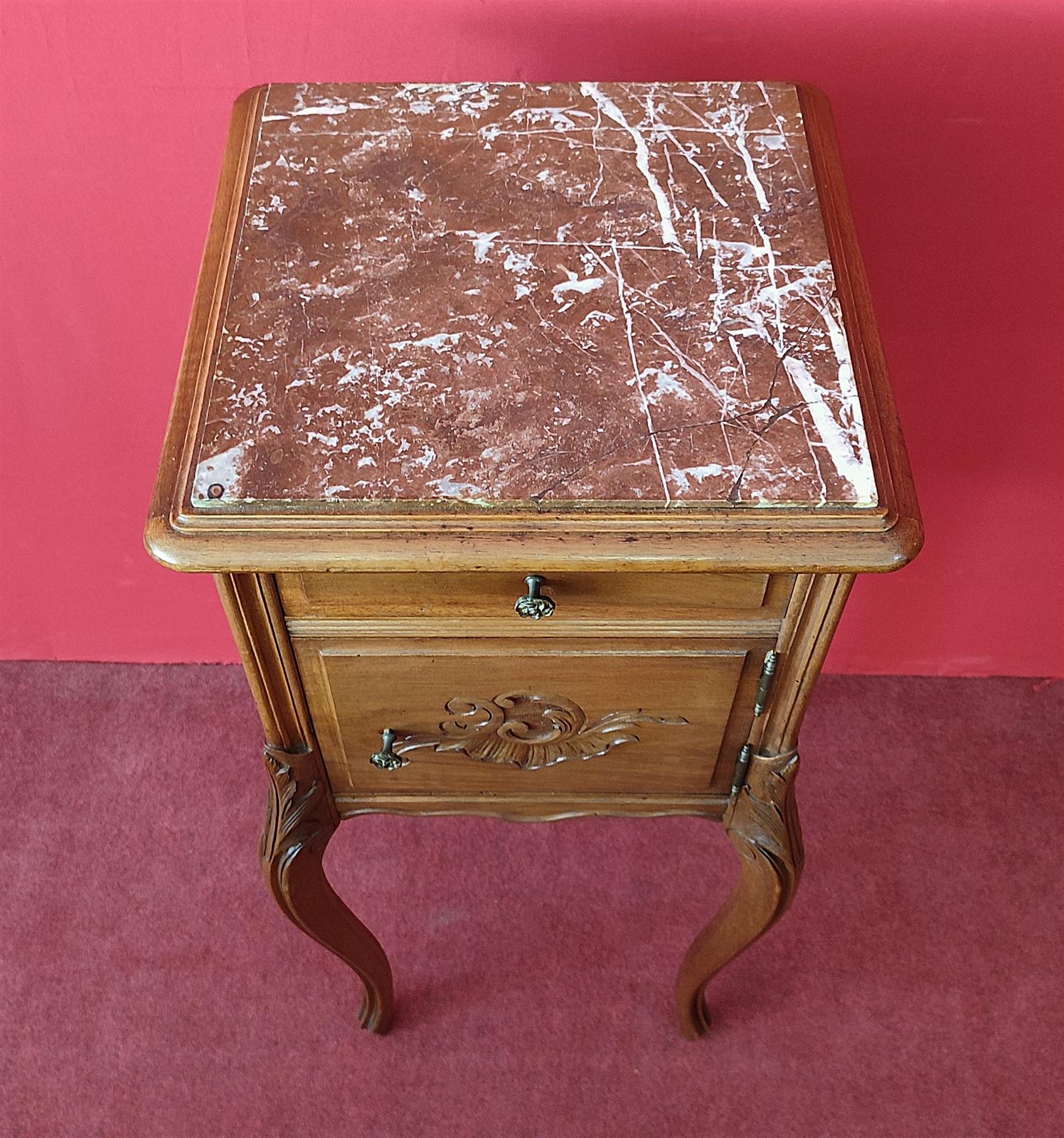 Comodino Art Nouveau con marmo