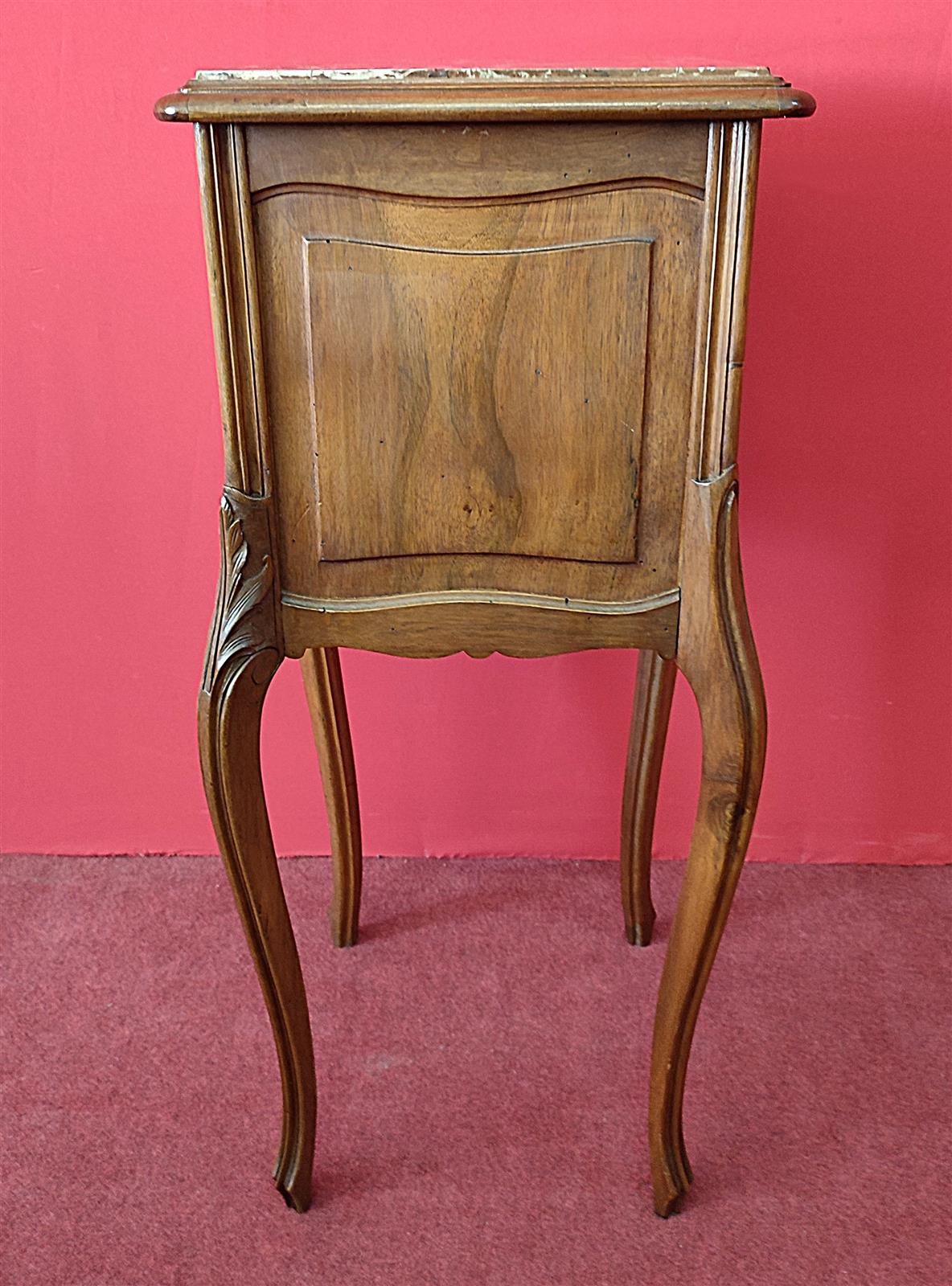 Comodino Art Nouveau con marmo