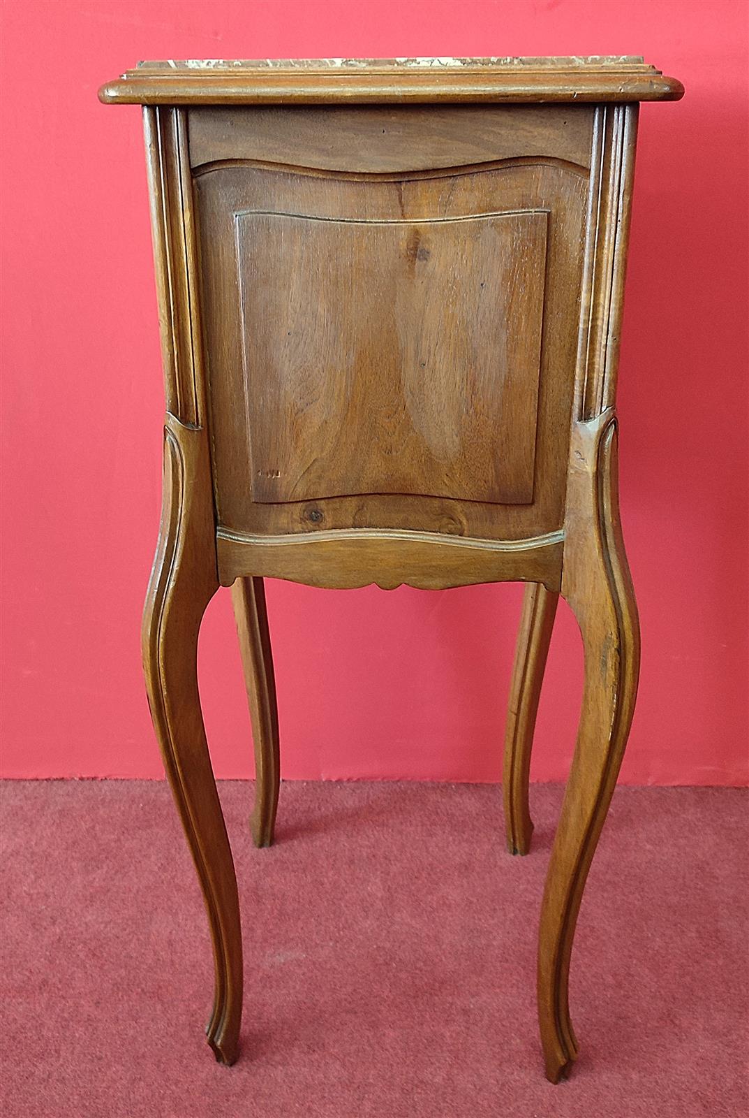 Comodino Art Nouveau con marmo