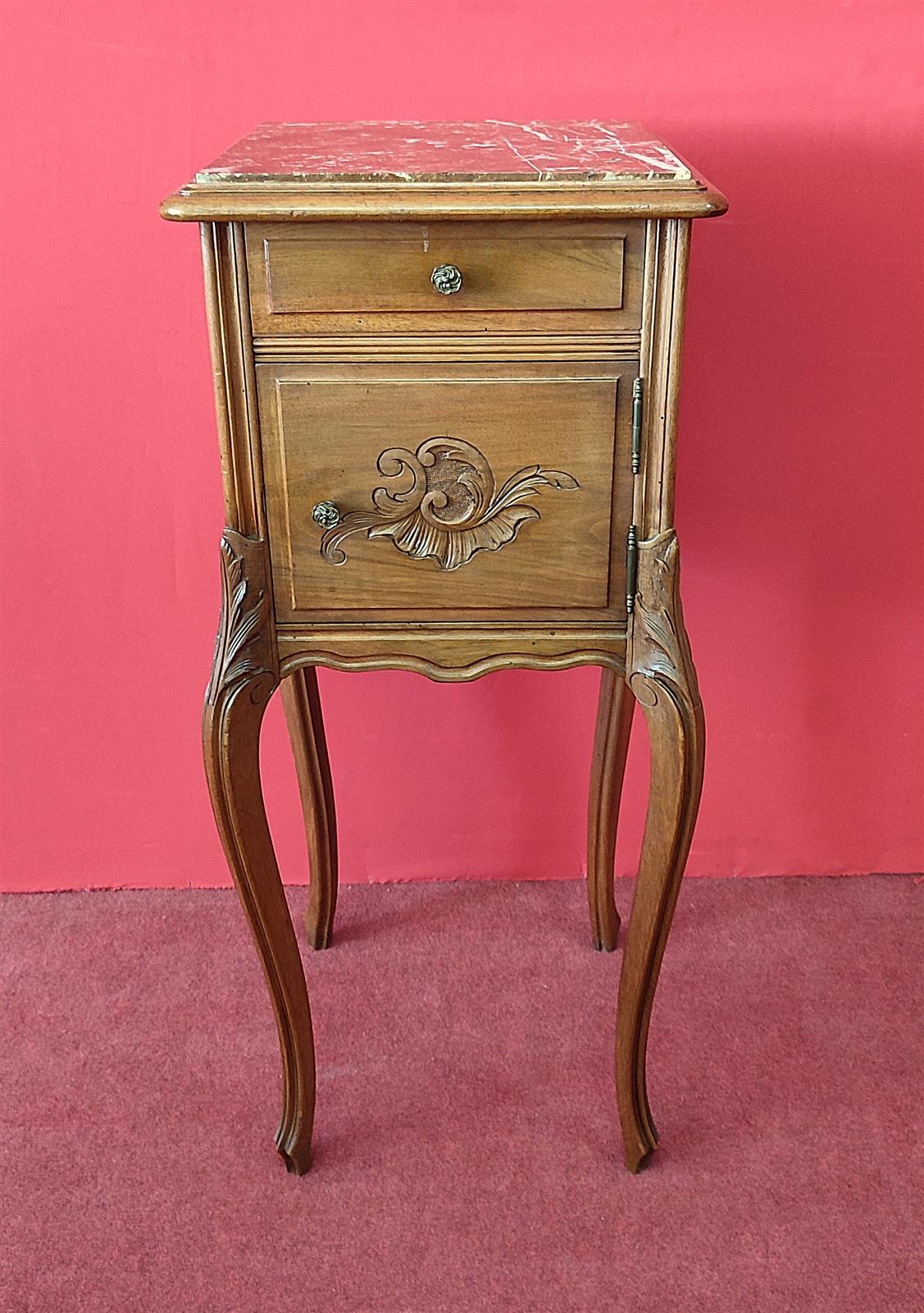 Comodino Art Nouveau con marmo