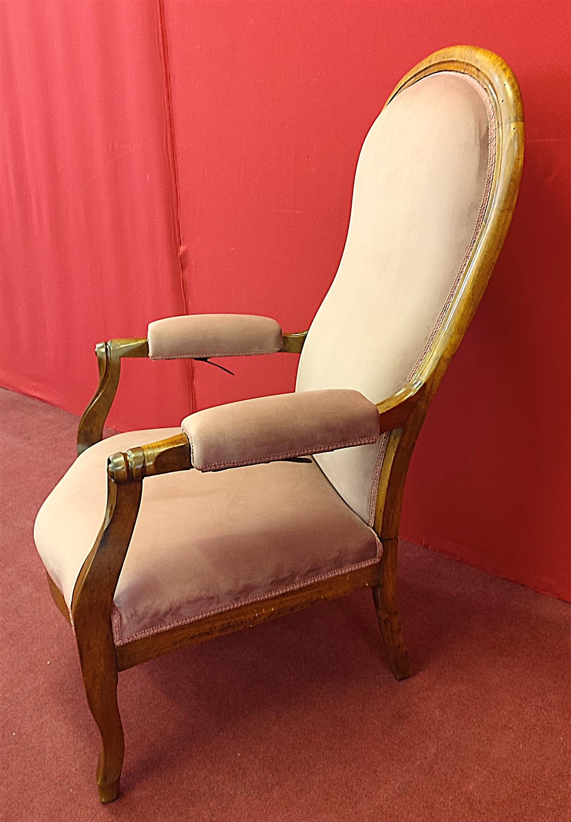 Poltrona con schienale reclinabile