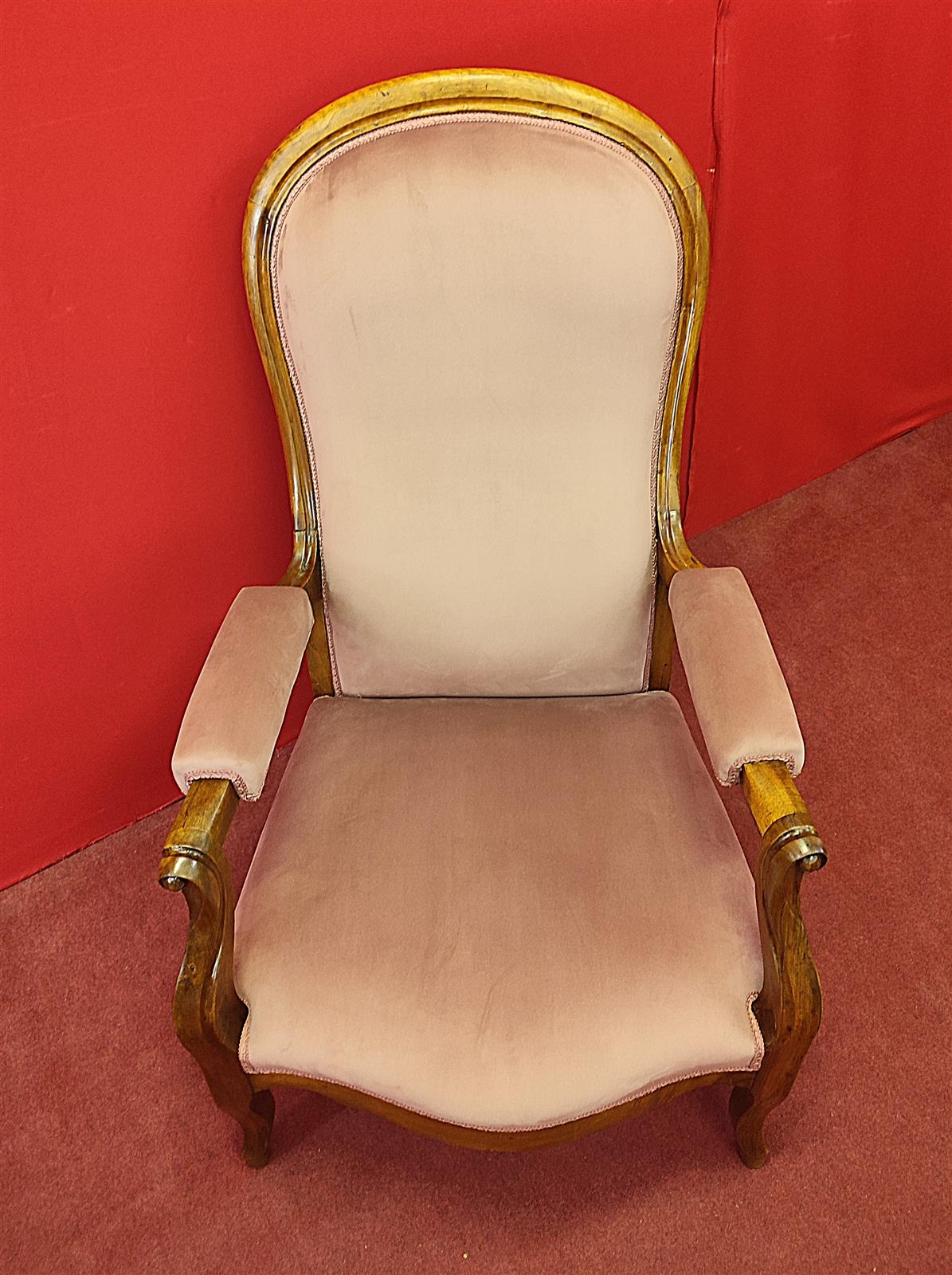 Poltrona con schienale reclinabile