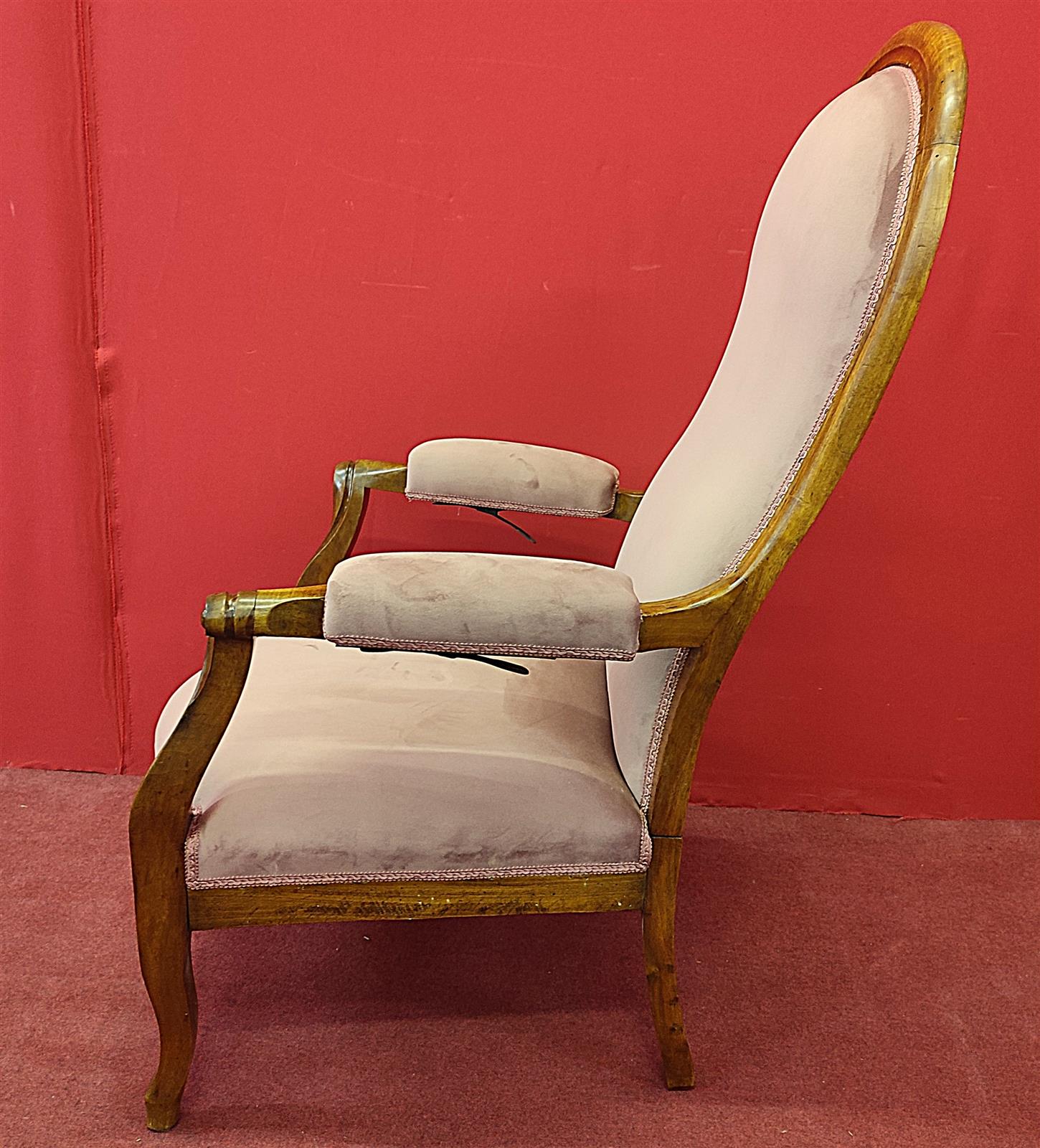 Poltrona con schienale reclinabile