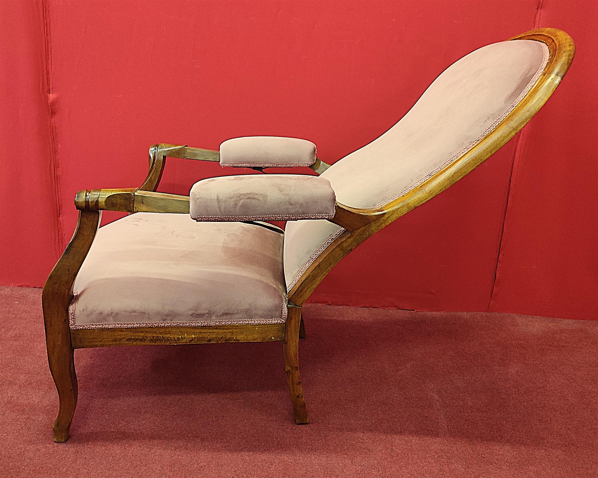 Poltrona con schienale reclinabile