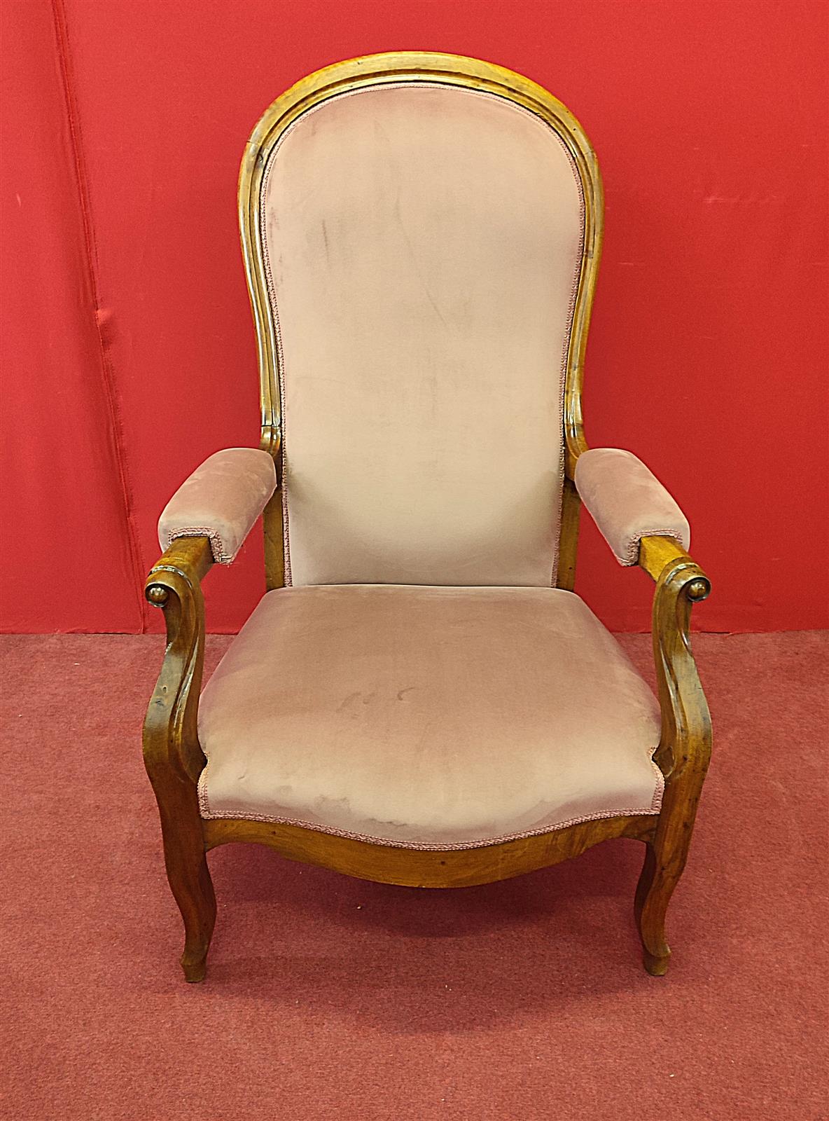 Poltrona con schienale reclinabile