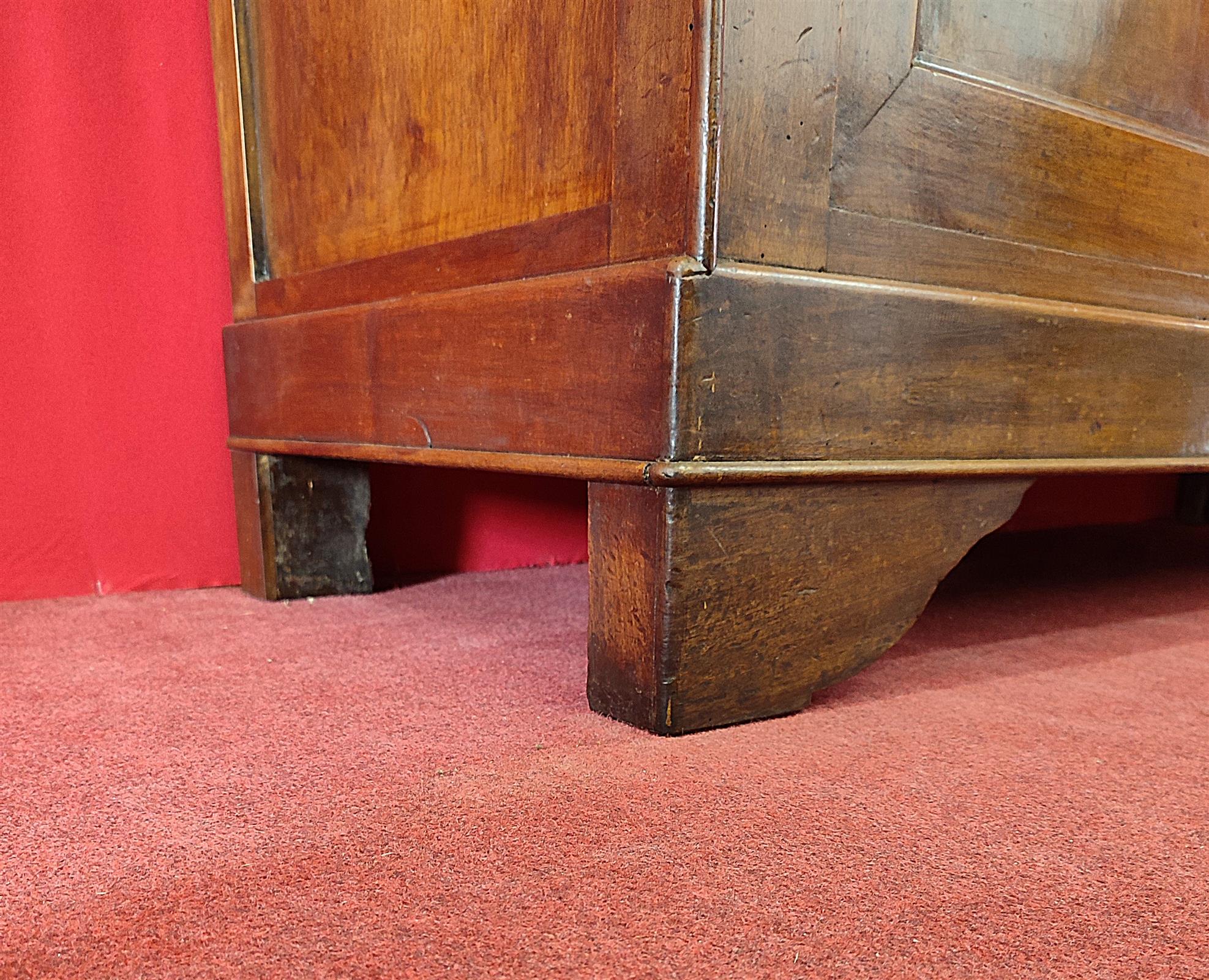 Credenza due porte con rombo