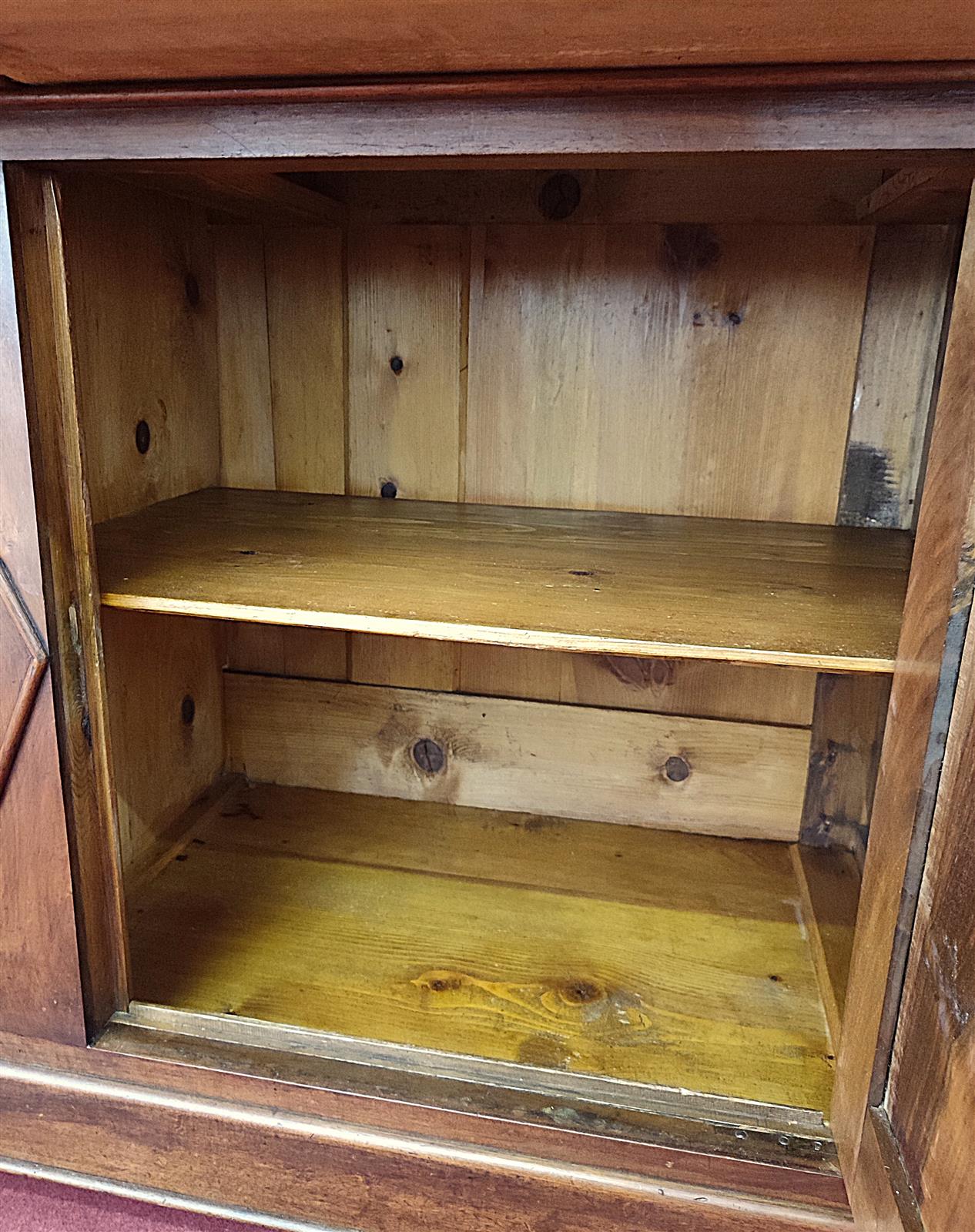 Credenza due porte con rombo