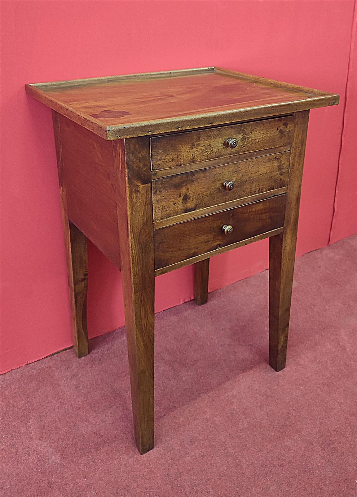 Walnut pocket emptier table