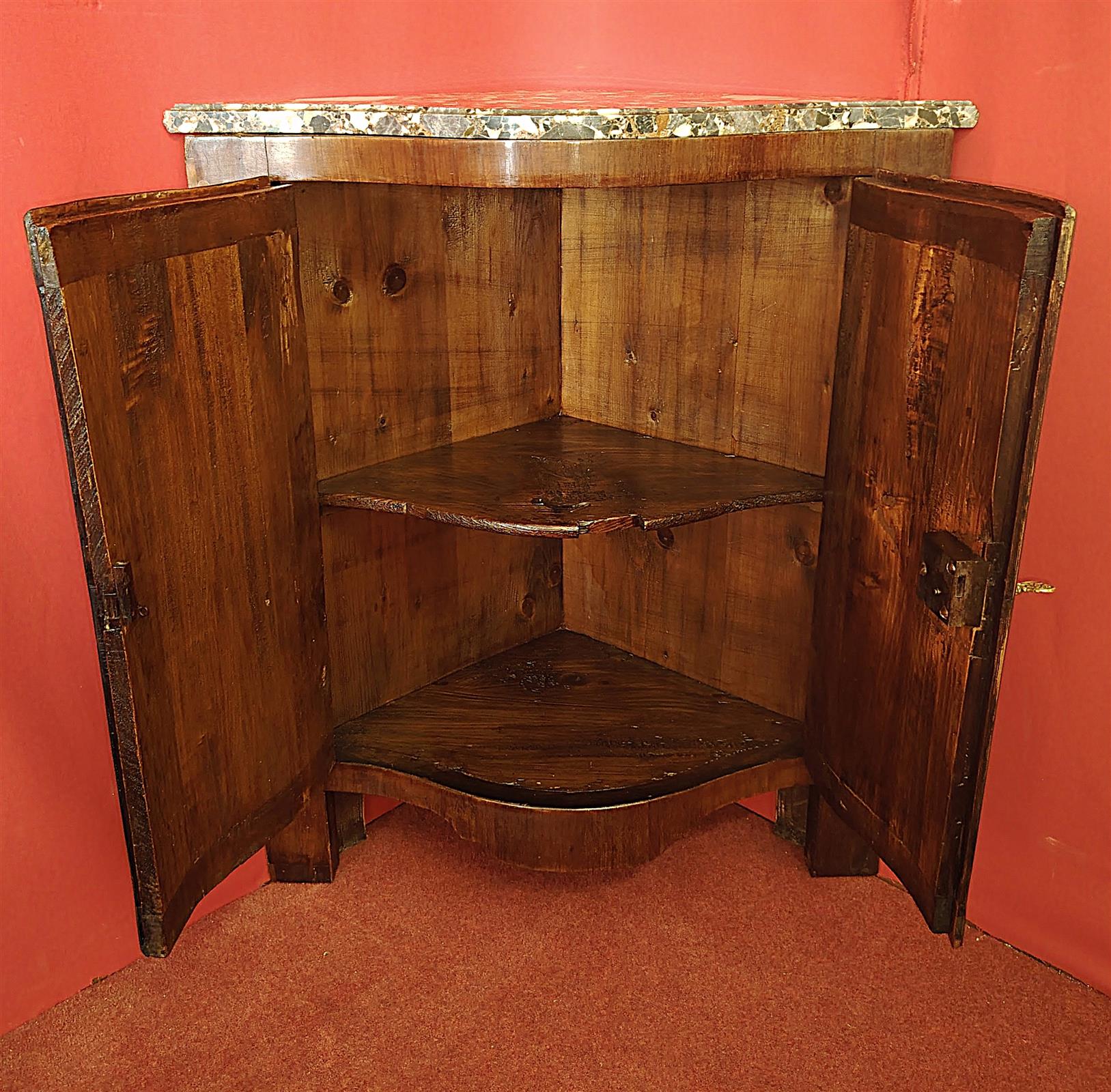 Angolare intarsiato piano in marmo