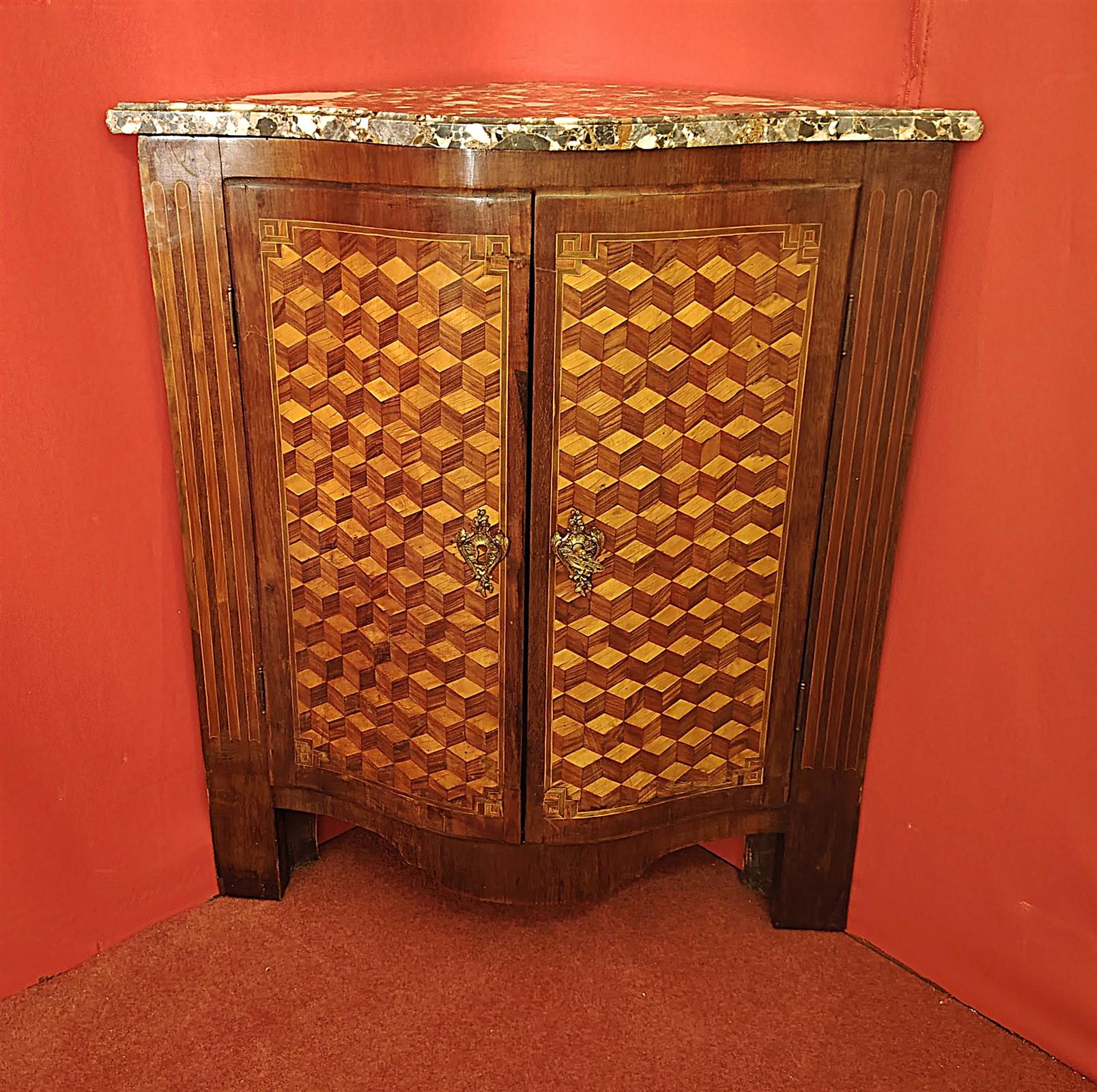 Angolare intarsiato piano in marmo