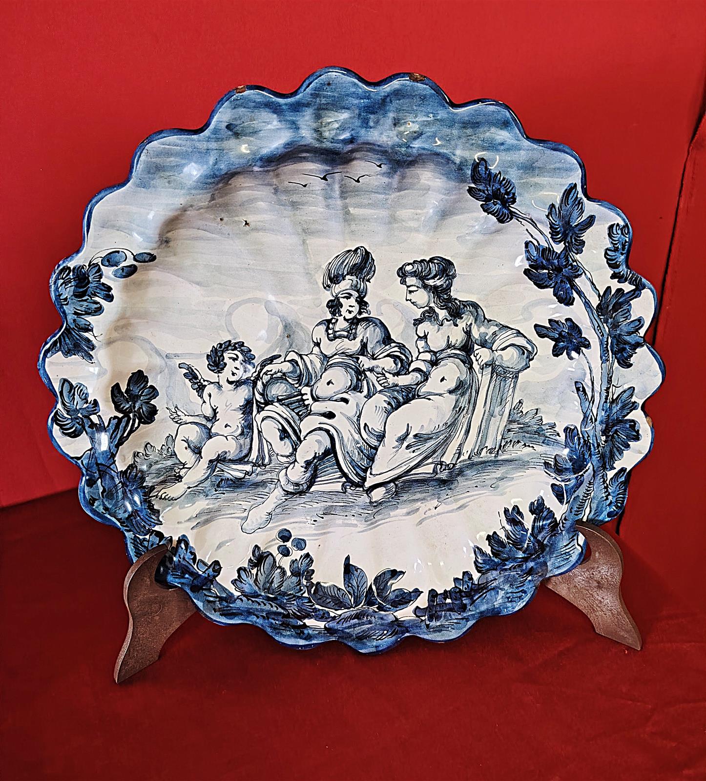 Coppia di piatti in ceramica dipinti