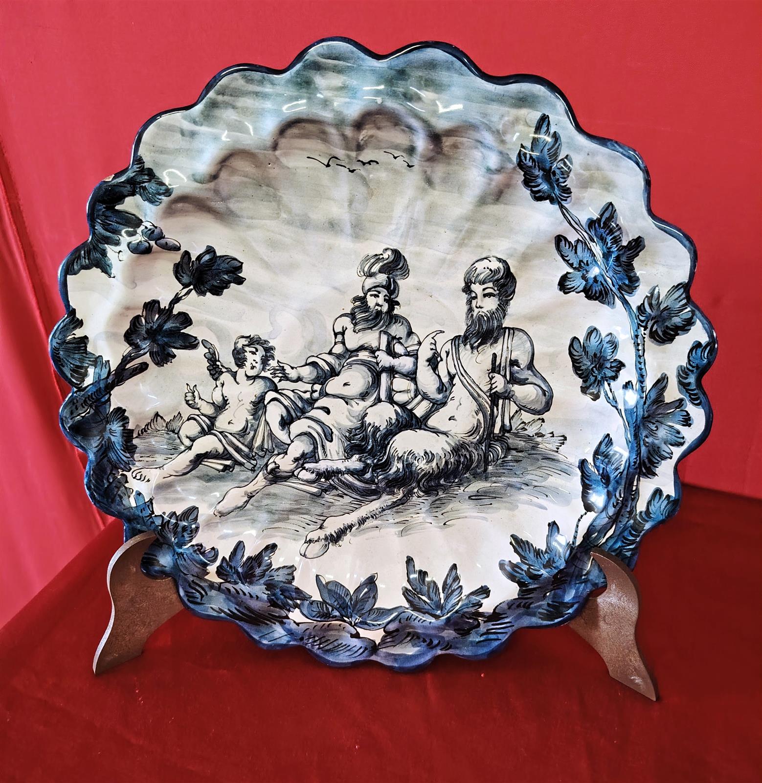 Coppia di piatti in ceramica dipinti