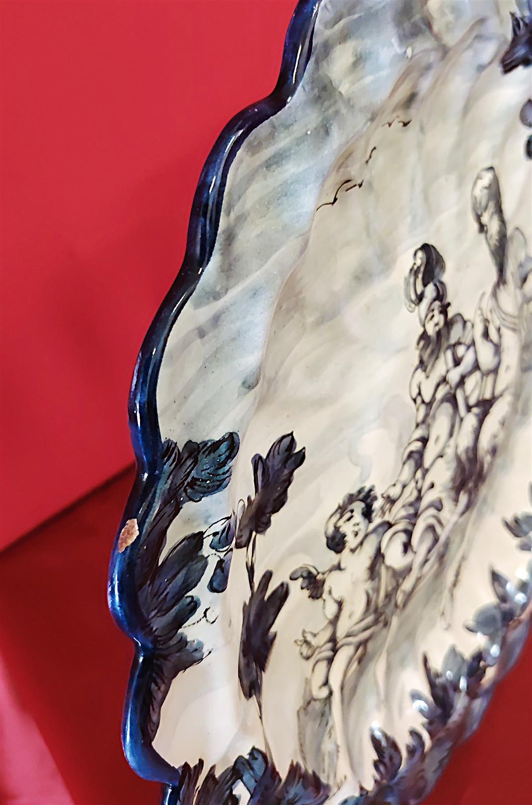 Coppia di piatti in ceramica dipinti