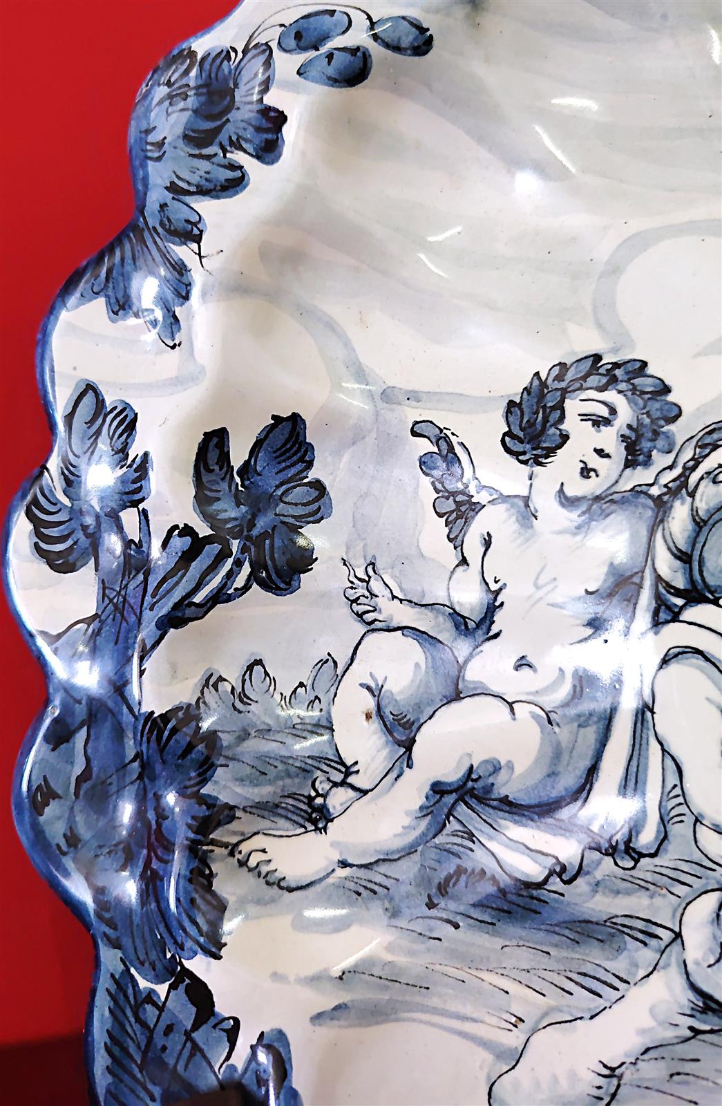Coppia di piatti in ceramica dipinti