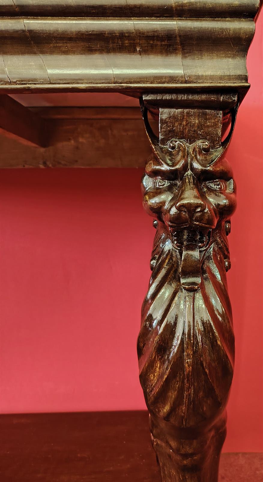 Consolle siciliana con grifoni