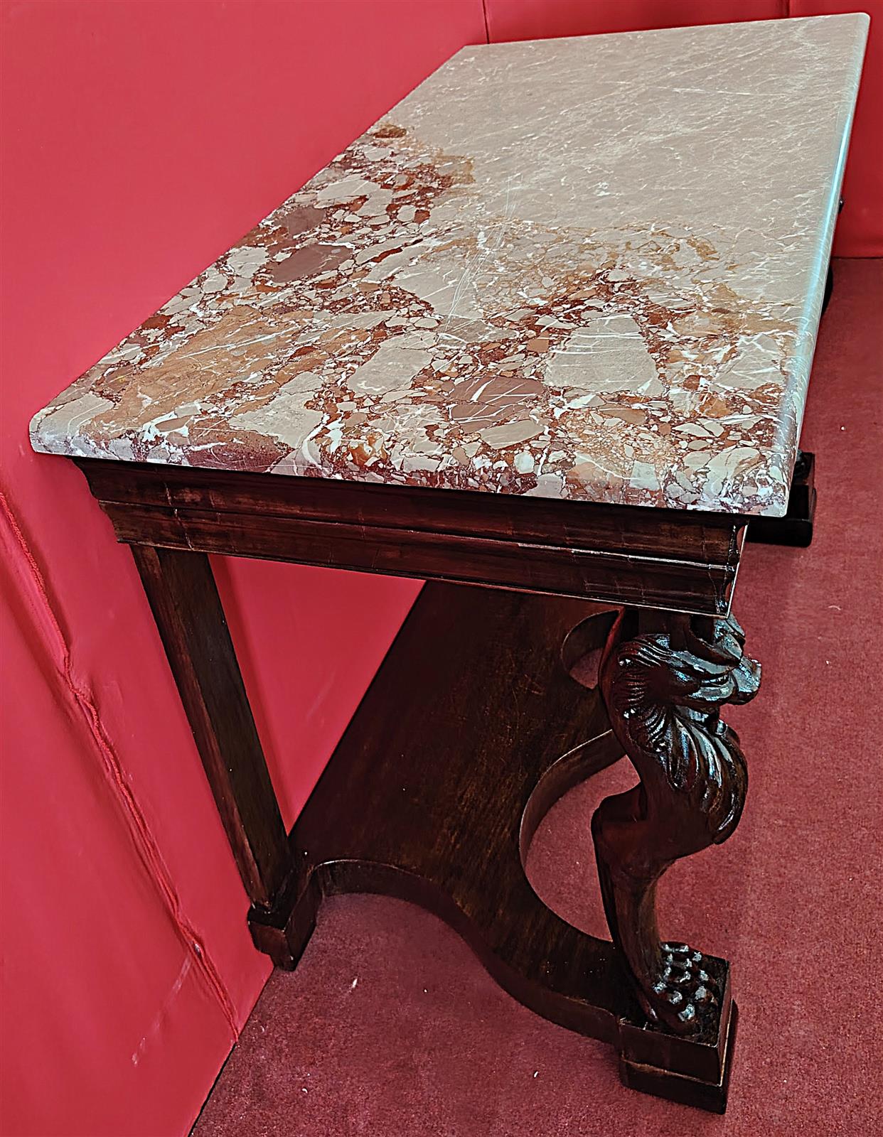 Consolle siciliana con grifoni