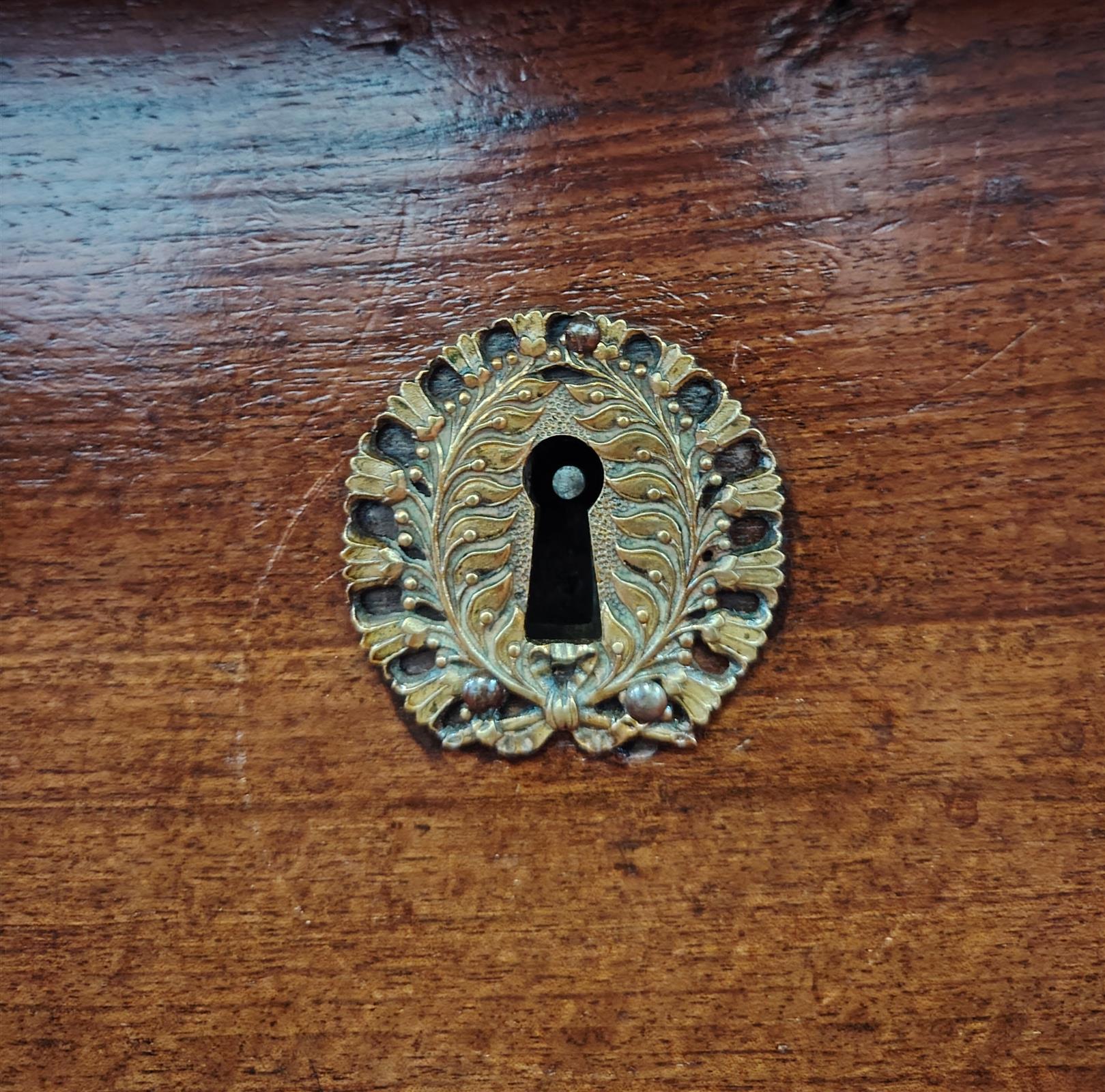 Comò Impero in noce