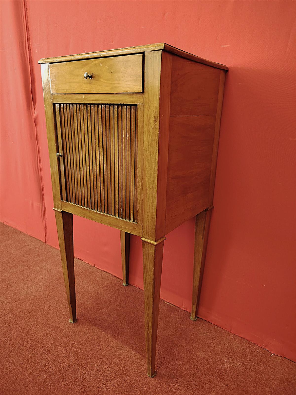 Comodino a serranda in ciliegio